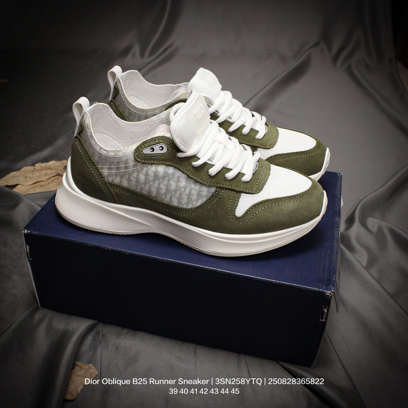 🈴💰150
Dior/迪奥 男鞋采用翻毛皮组合3D喷涂尼龙网织科技鞋面材质,内嵌吸汗网布贴合PU高弹发泡增高鞋垫,外置TR光泽耐韧隔色橡胶鞋底❗️法国高奢时装品牌·迪奥/Dior Oblique B25 Runner Sneaker老爹风系带低帮透气休闲运动慢跑鞋 3SN258YTQ
类型:男鞋
码数:39 40 41 42 43 44 45
编码:250828365.822