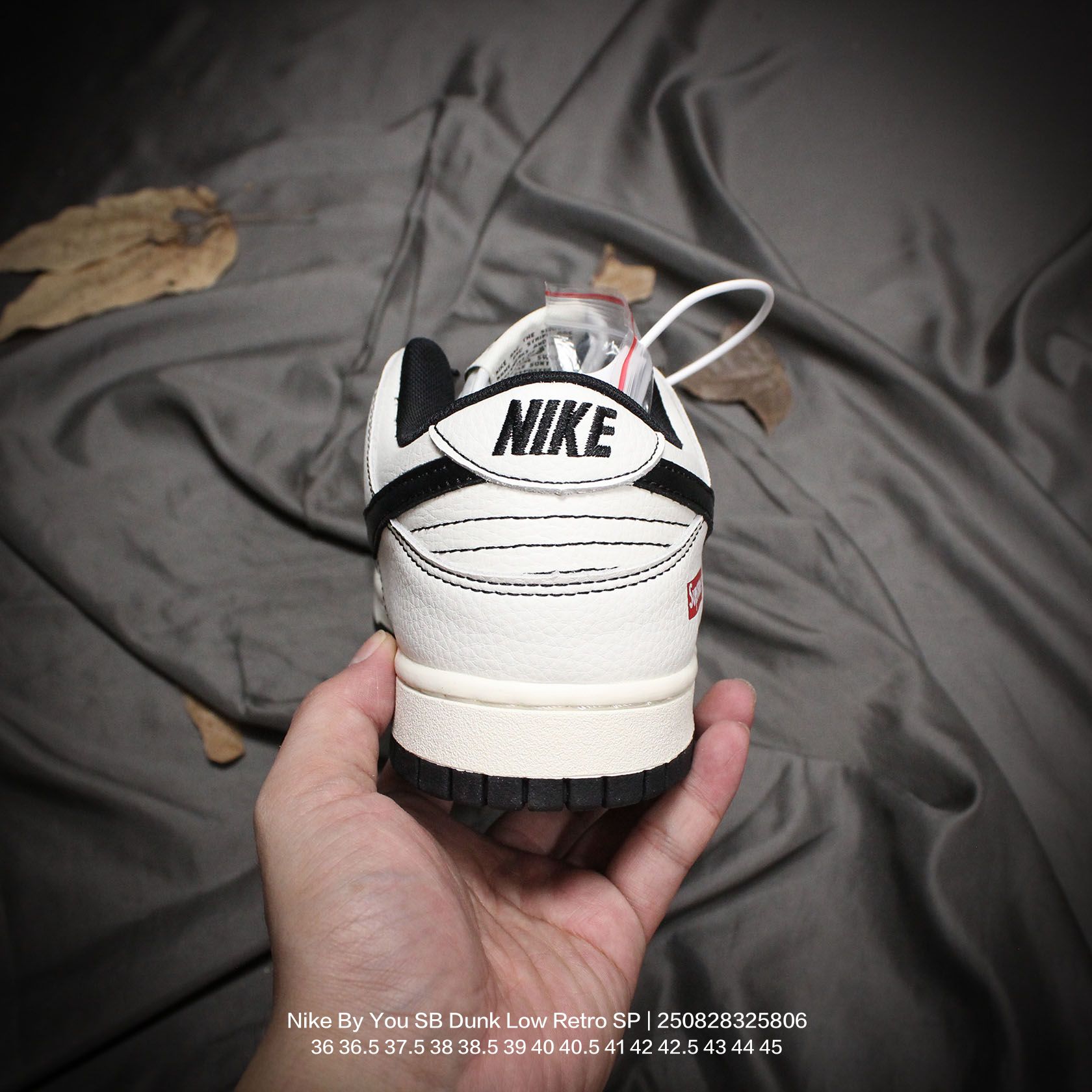 💰110
Nike/耐克 男女鞋真标半码制，全新更新数据窄楦翘头版型，采用荔枝纹牛剖革组合猪巴革鞋面材质，缜密拉帮中底布，鞋垫嵌EVA缓震物料及背胶，全新窄版翘头耐磨橡胶大底❗️创意定制联名配色,经典美系街头品牌-至高无上Supreme x Nike By You SB Dunk Low Retro SP扣篮系列低帮休闲运动滑板板鞋“ 

类型：男女鞋
码数：36 36.5 37.5 38 38.5 39 40 40.5 41 42 42.5 43 44 45
编码：250828325.806