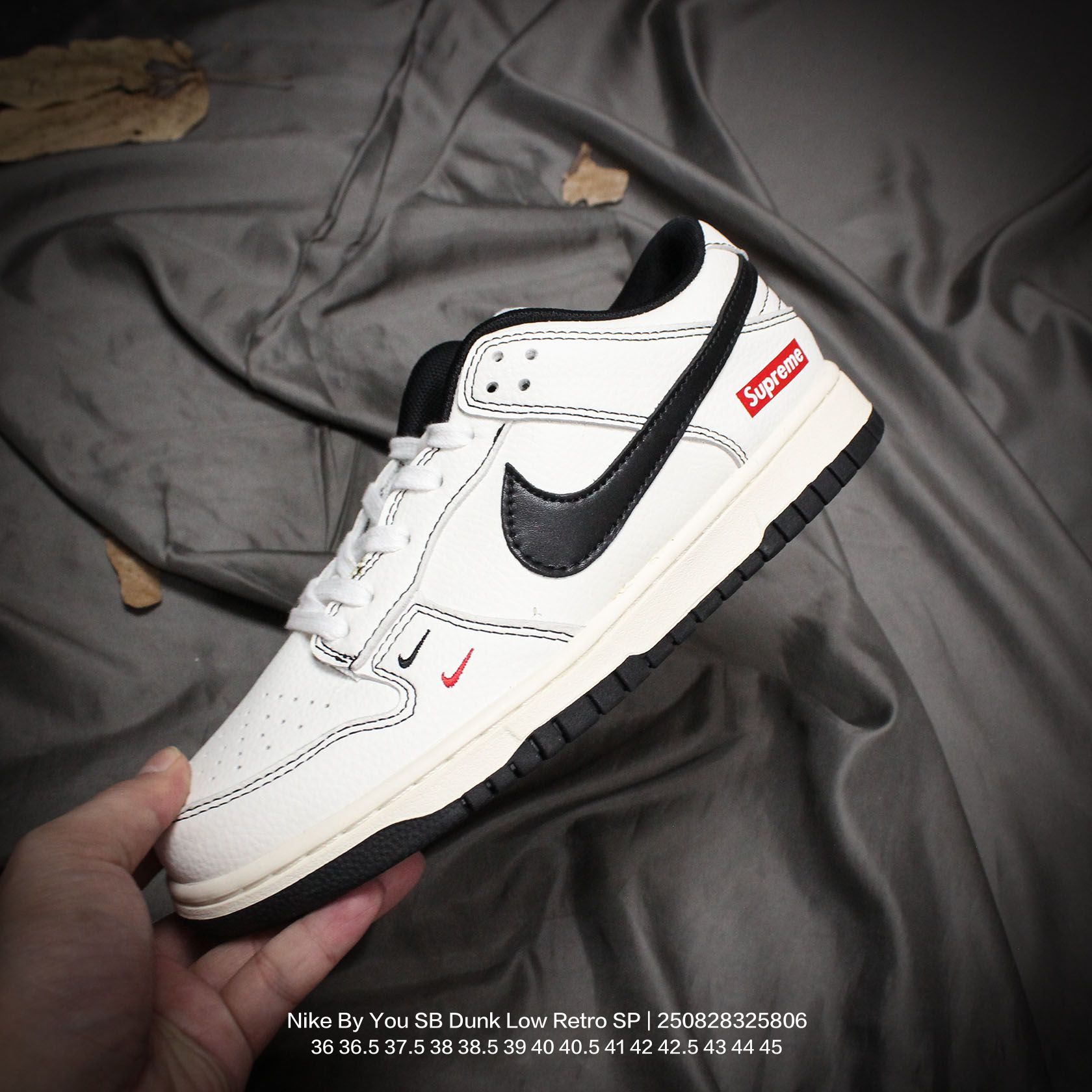 💰110
Nike/耐克 男女鞋真标半码制，全新更新数据窄楦翘头版型，采用荔枝纹牛剖革组合猪巴革鞋面材质，缜密拉帮中底布，鞋垫嵌EVA缓震物料及背胶，全新窄版翘头耐磨橡胶大底❗️创意定制联名配色,经典美系街头品牌-至高无上Supreme x Nike By You SB Dunk Low Retro SP扣篮系列低帮休闲运动滑板板鞋“ 

类型：男女鞋
码数：36 36.5 37.5 38 38.5 39 40 40.5 41 42 42.5 43 44 45
编码：250828325.806