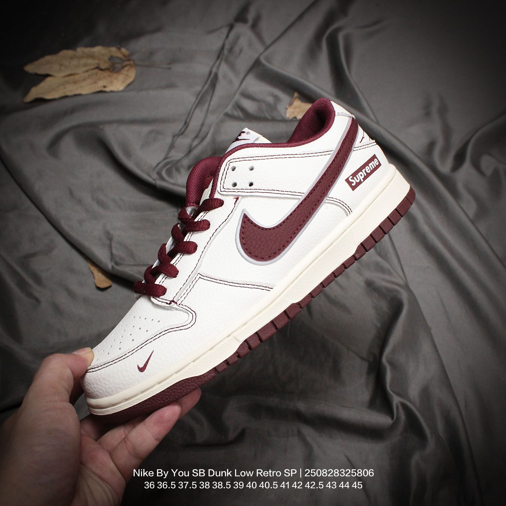 💰110
Nike/耐克 男女鞋真标半码制，全新更新数据窄楦翘头版型，采用荔枝纹牛剖革组合猪巴革鞋面材质，缜密拉帮中底布，鞋垫嵌EVA缓震物料及背胶，全新窄版翘头耐磨橡胶大底❗️创意定制联名配色,经典美系街头品牌-至高无上Supreme x Nike By You SB Dunk Low Retro SP扣篮系列低帮休闲运动滑板板鞋“ 

类型：男女鞋
码数：36 36.5 37.5 38 38.5 39 40 40.5 41 42 42.5 43 44 45
编码：250828325.806