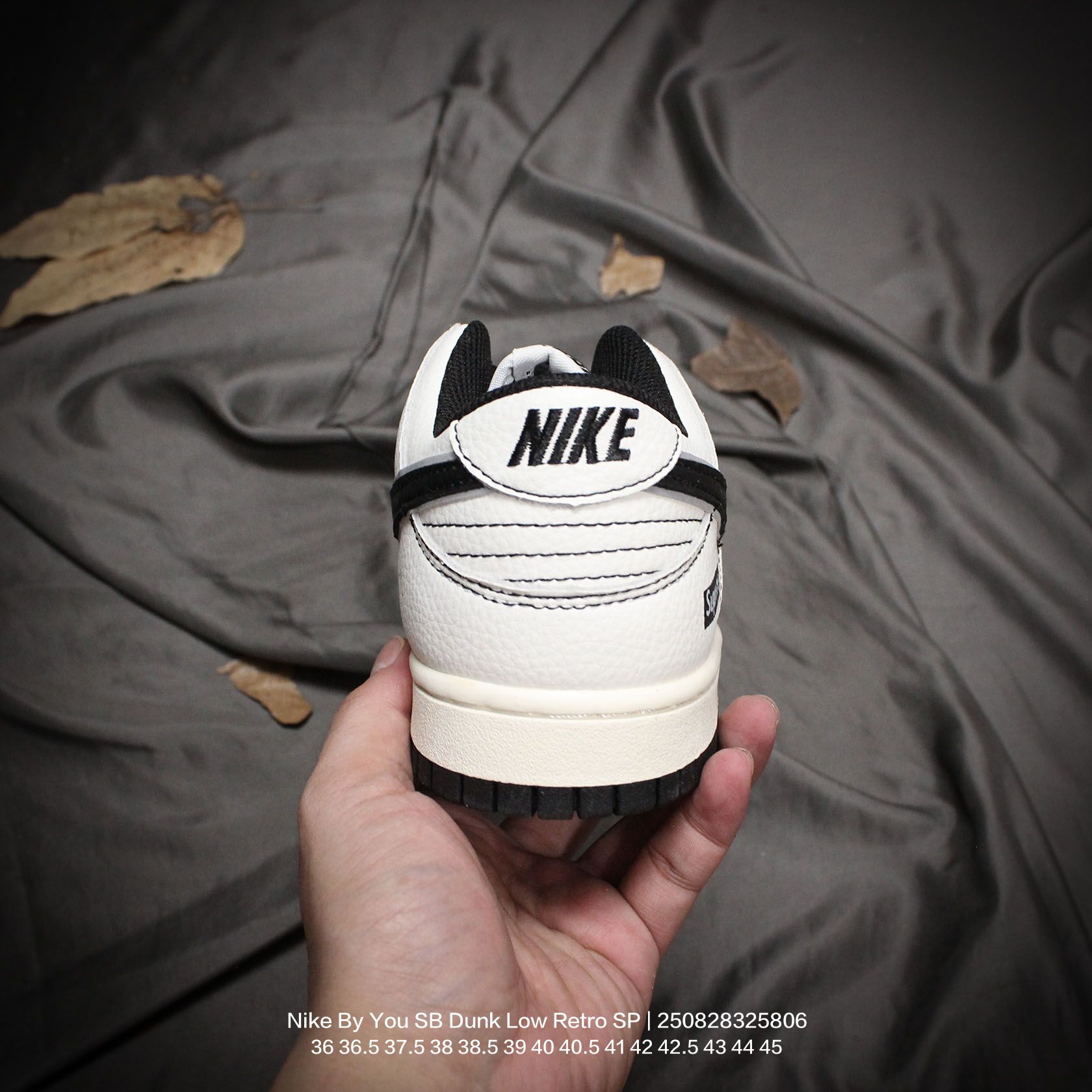 💰110
Nike/耐克 男女鞋真标半码制，全新更新数据窄楦翘头版型，采用荔枝纹牛剖革组合猪巴革鞋面材质，缜密拉帮中底布，鞋垫嵌EVA缓震物料及背胶，全新窄版翘头耐磨橡胶大底❗️创意定制联名配色,经典美系街头品牌-至高无上Supreme x Nike By You SB Dunk Low Retro SP扣篮系列低帮休闲运动滑板板鞋“ 

类型：男女鞋
码数：36 36.5 37.5 38 38.5 39 40 40.5 41 42 42.5 43 44 45
编码：250828325.806