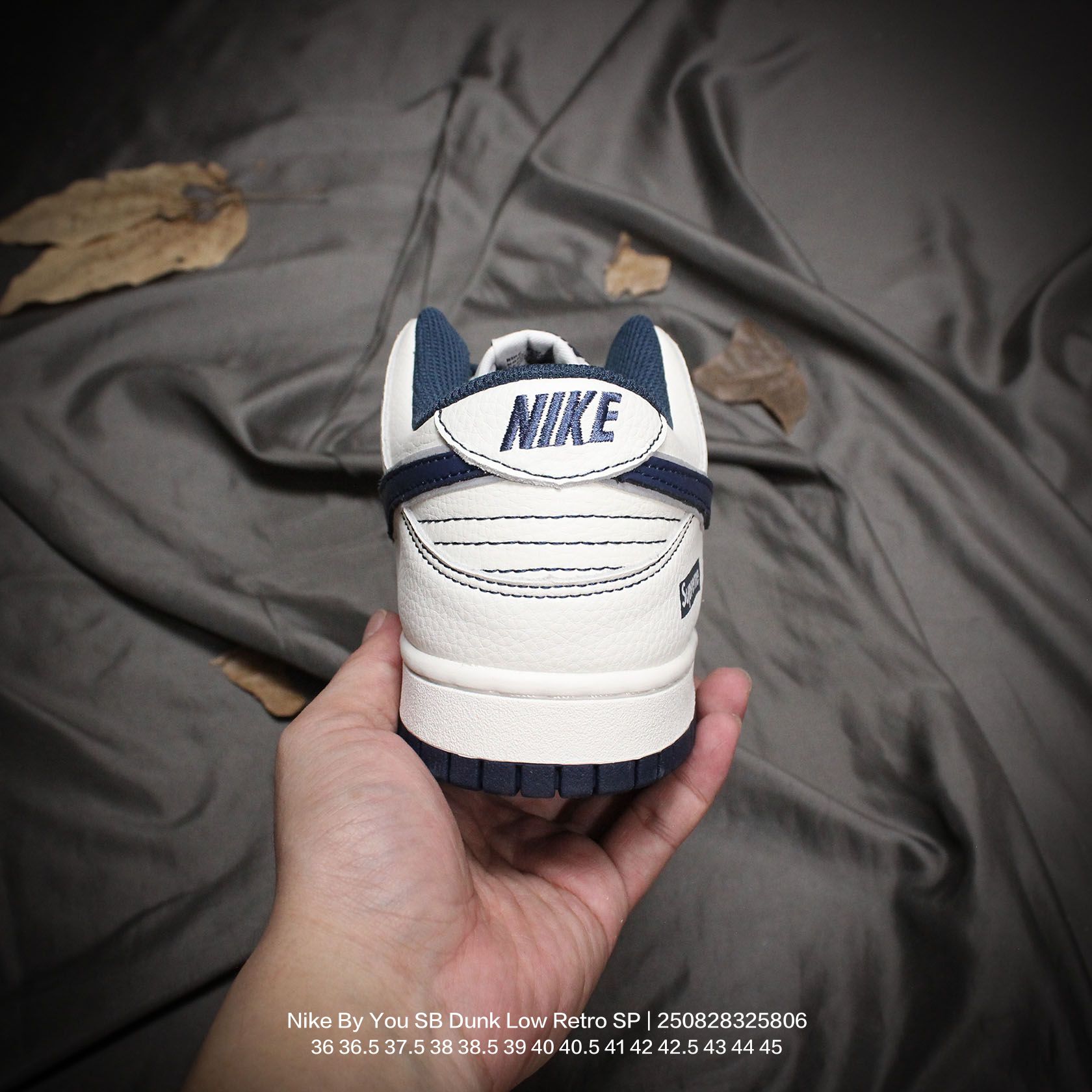 💰110
Nike/耐克 男女鞋真标半码制，全新更新数据窄楦翘头版型，采用荔枝纹牛剖革组合猪巴革鞋面材质，缜密拉帮中底布，鞋垫嵌EVA缓震物料及背胶，全新窄版翘头耐磨橡胶大底❗️创意定制联名配色,经典美系街头品牌-至高无上Supreme x Nike By You SB Dunk Low Retro SP扣篮系列低帮休闲运动滑板板鞋“ 

类型：男女鞋
码数：36 36.5 37.5 38 38.5 39 40 40.5 41 42 42.5 43 44 45
编码：250828325.806