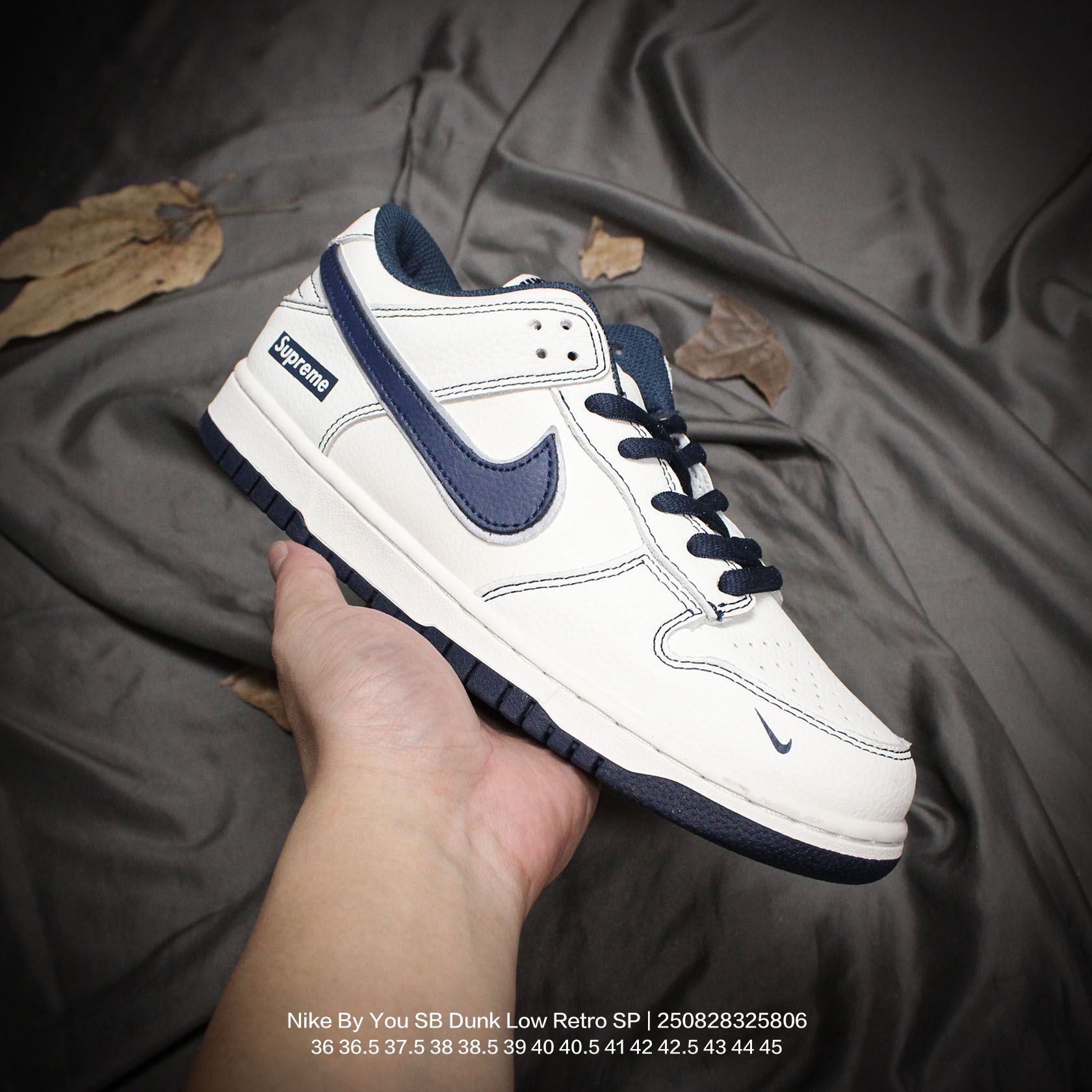 💰110
Nike/耐克 男女鞋真标半码制，全新更新数据窄楦翘头版型，采用荔枝纹牛剖革组合猪巴革鞋面材质，缜密拉帮中底布，鞋垫嵌EVA缓震物料及背胶，全新窄版翘头耐磨橡胶大底❗️创意定制联名配色,经典美系街头品牌-至高无上Supreme x Nike By You SB Dunk Low Retro SP扣篮系列低帮休闲运动滑板板鞋“ 

类型：男女鞋
码数：36 36.5 37.5 38 38.5 39 40 40.5 41 42 42.5 43 44 45
编码：250828325.806