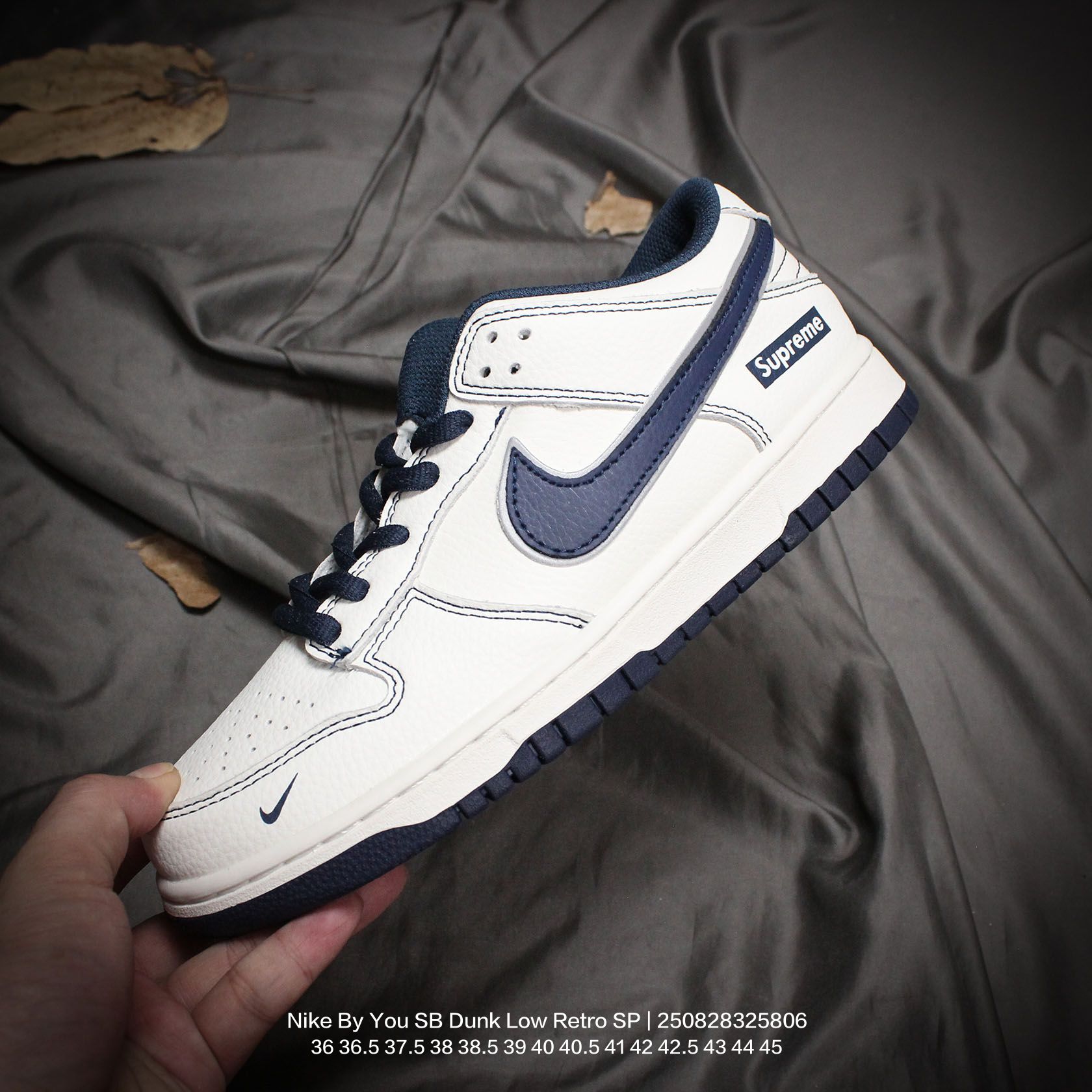 💰110
Nike/耐克 男女鞋真标半码制，全新更新数据窄楦翘头版型，采用荔枝纹牛剖革组合猪巴革鞋面材质，缜密拉帮中底布，鞋垫嵌EVA缓震物料及背胶，全新窄版翘头耐磨橡胶大底❗️创意定制联名配色,经典美系街头品牌-至高无上Supreme x Nike By You SB Dunk Low Retro SP扣篮系列低帮休闲运动滑板板鞋“ 

类型：男女鞋
码数：36 36.5 37.5 38 38.5 39 40 40.5 41 42 42.5 43 44 45
编码：250828325.806