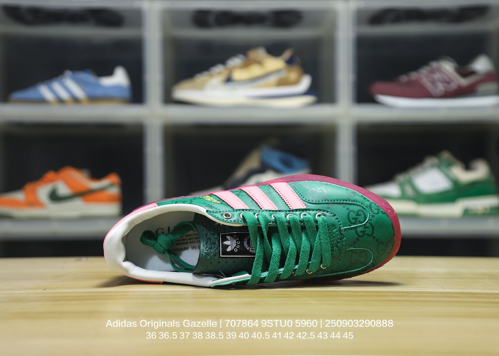 💰80
Adidas/阿迪达斯 男女鞋采用翻毛皮与天鹅绒布鞋面材质，皮革内里贴缓震PU乳胶脚垫，外置耐磨大底❗️ “复古运动”最新跨界联名，意大利奢侈品牌-古驰Gucci x 德国运动品牌阿迪达斯Adidas Originals Gazelle"Esquisite Gucci"羚羊系列低帮复古百搭休闲运动板鞋“绒布粉绿黑 707864 9STU0 5960

类型：男女鞋
码数：36 36.5 37 38 38.5 39 40 40.5 41 42 42.5 43 44 45
编码：250903290.888