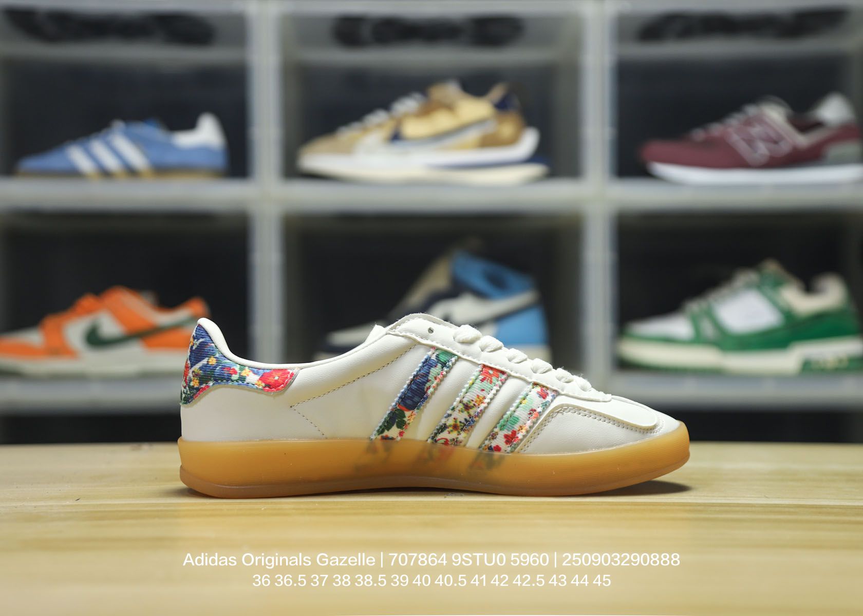 💰80
Adidas/阿迪达斯 男女鞋采用翻毛皮与天鹅绒布鞋面材质，皮革内里贴缓震PU乳胶脚垫，外置耐磨大底❗️ “复古运动”最新跨界联名，意大利奢侈品牌-古驰Gucci x 德国运动品牌阿迪达斯Adidas Originals Gazelle"Esquisite Gucci"羚羊系列低帮复古百搭休闲运动板鞋“绒布粉绿黑 707864 9STU0 5960

类型：男女鞋
码数：36 36.5 37 38 38.5 39 40 40.5 41 42 42.5 43 44 45
编码：250903290.888