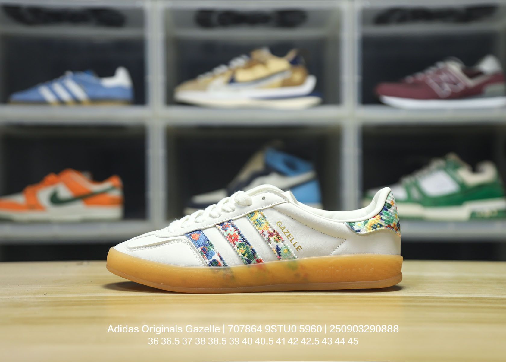 💰80
Adidas/阿迪达斯 男女鞋采用翻毛皮与天鹅绒布鞋面材质，皮革内里贴缓震PU乳胶脚垫，外置耐磨大底❗️ “复古运动”最新跨界联名，意大利奢侈品牌-古驰Gucci x 德国运动品牌阿迪达斯Adidas Originals Gazelle"Esquisite Gucci"羚羊系列低帮复古百搭休闲运动板鞋“绒布粉绿黑 707864 9STU0 5960

类型：男女鞋
码数：36 36.5 37 38 38.5 39 40 40.5 41 42 42.5 43 44 45
编码：250903290.888