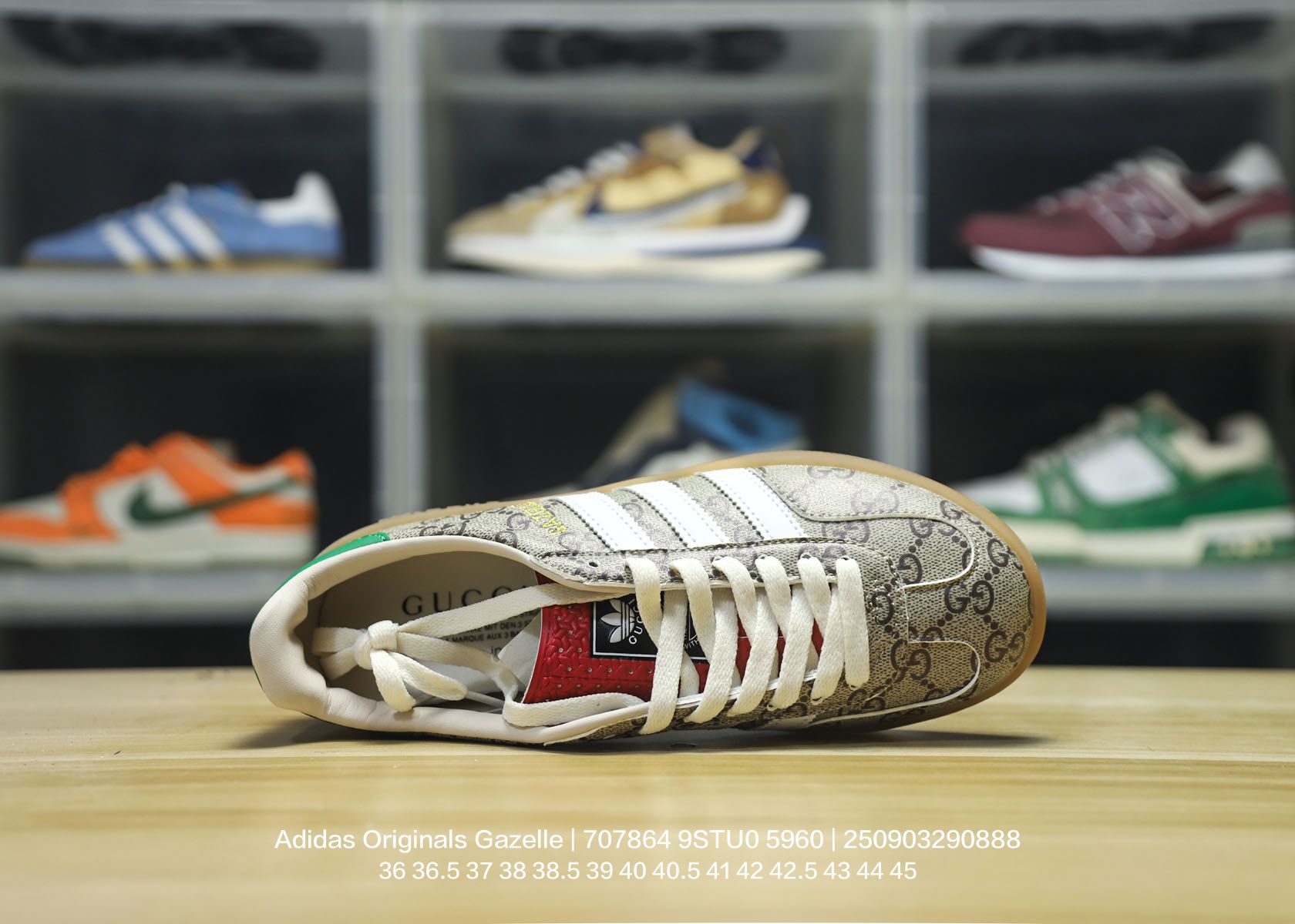 💰80
Adidas/阿迪达斯 男女鞋采用翻毛皮与天鹅绒布鞋面材质，皮革内里贴缓震PU乳胶脚垫，外置耐磨大底❗️ “复古运动”最新跨界联名，意大利奢侈品牌-古驰Gucci x 德国运动品牌阿迪达斯Adidas Originals Gazelle"Esquisite Gucci"羚羊系列低帮复古百搭休闲运动板鞋“绒布粉绿黑 707864 9STU0 5960

类型：男女鞋
码数：36 36.5 37 38 38.5 39 40 40.5 41 42 42.5 43 44 45
编码：250903290.888