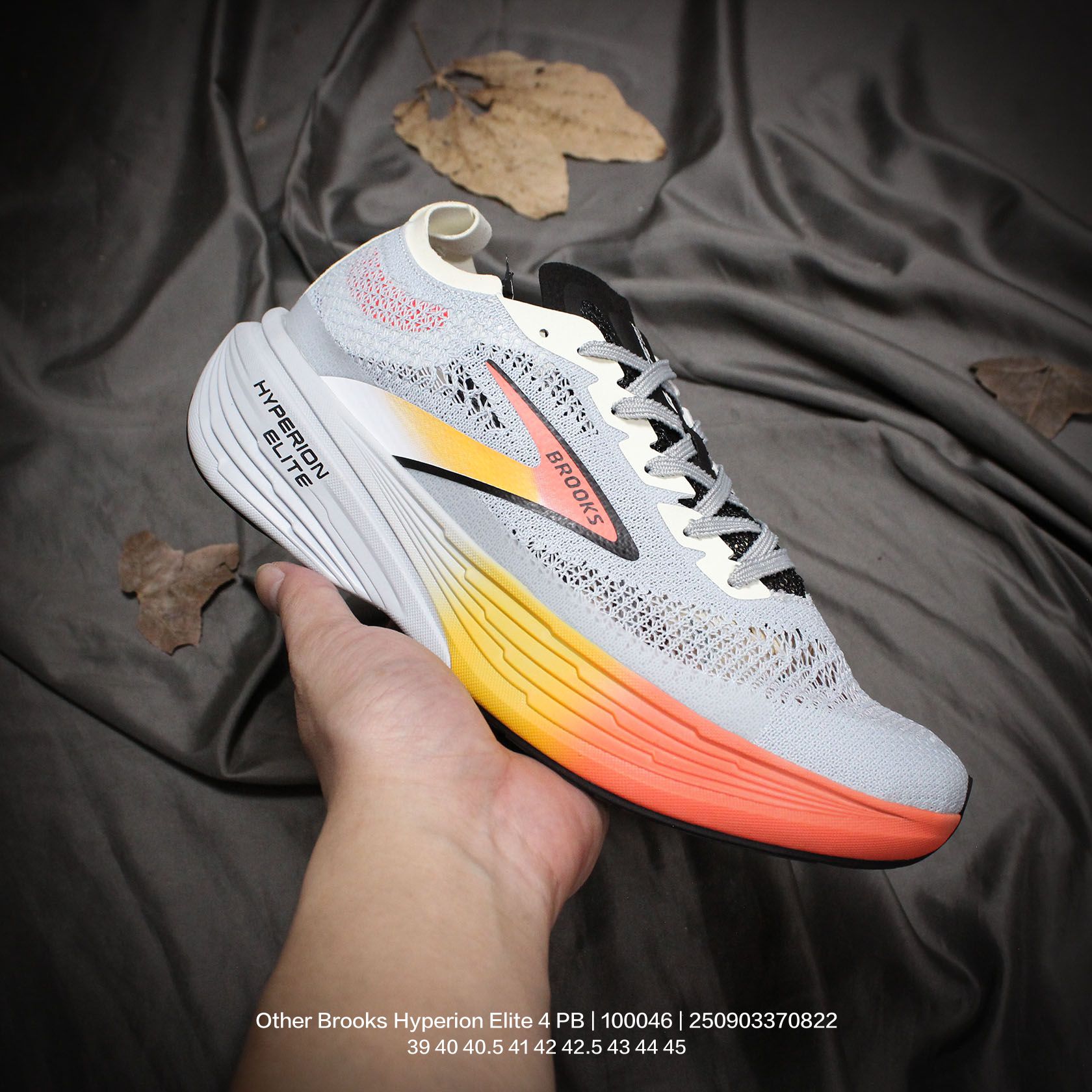 💰155
原楦纸版开发,采用针织网织鞋面材质,搭载DNA LOFT V2密度泡棉缓震系统中底,外置防滑耐磨橡胶底片❗回归个性化跑姿!全球四大跑鞋品牌之一,布鲁克斯Brooks Hyperion Elite 4 PB 龙卷风4代系列低帮透气缓震支撑休闲运动慢跑鞋 100046
类型:男鞋
码数:39 40 40.5 41 42 42.5 43 44 45
编码:250903370.822