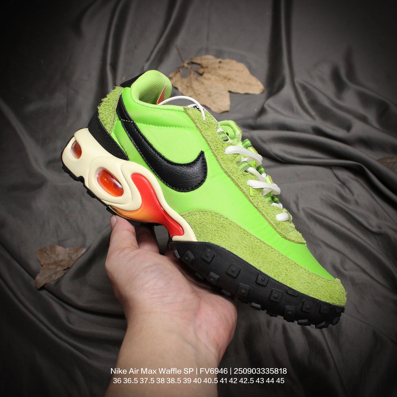 💰120
Nike/耐克 男女鞋半码制,采用采用翻毛皮组合牛津布鞋面材质,前后高弹PU缓震中底组合Air气垫装置,外置防滑耐磨橡胶外底❗️华夫鞋,新成员,新颜色!耐克Nike Air Max Waffle SP"Black White"气垫华夫混合系列低帮气垫复古百搭休闲运动慢跑鞋 FV6946
类型:男女鞋
码数:36 36.5 37.5 38 38.5 39 40 40.5 41 42 42.5 43 44 45
编码:250903335.818