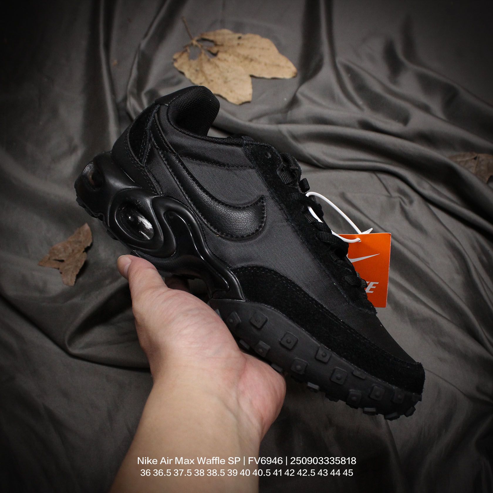 💰120
Nike/耐克 男女鞋半码制,采用采用翻毛皮组合牛津布鞋面材质,前后高弹PU缓震中底组合Air气垫装置,外置防滑耐磨橡胶外底❗️华夫鞋,新成员,新颜色!耐克Nike Air Max Waffle SP"Black White"气垫华夫混合系列低帮气垫复古百搭休闲运动慢跑鞋 FV6946
类型:男女鞋
码数:36 36.5 37.5 38 38.5 39 40 40.5 41 42 42.5 43 44 45
编码:250903335.818