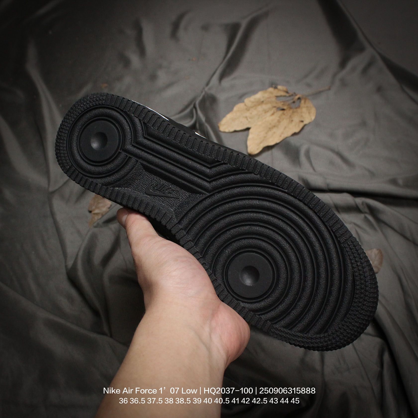 💰100
Nike/耐克 男女鞋真标半码制,升级原楦原纸版数据开发版型,采用硬质牛剖革鞋面材质,内置全掌Air Sole气垫❗官方新色,耐克Nike Air Force 1’07 Low"White/Navy空军一号经典低帮百搭休闲运动板鞋“皮革白藏蓝钩子 HQ2037-100
类型:男女鞋
码数:36 36.5 37.5 38 38.5 39 40 40.5 41 42 42.5 43 44 45
编码:250906315.888