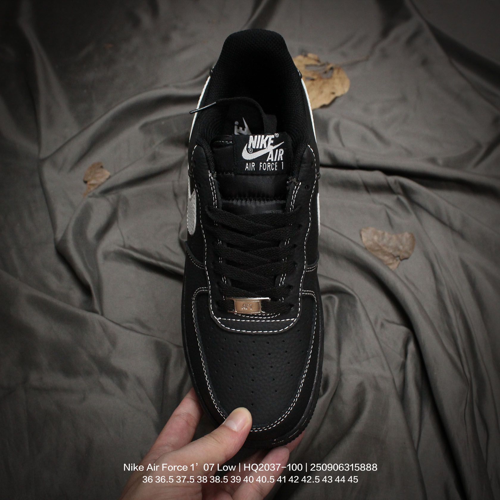 💰100
Nike/耐克 男女鞋真标半码制,升级原楦原纸版数据开发版型,采用硬质牛剖革鞋面材质,内置全掌Air Sole气垫❗官方新色,耐克Nike Air Force 1’07 Low"White/Navy空军一号经典低帮百搭休闲运动板鞋“皮革白藏蓝钩子 HQ2037-100
类型:男女鞋
码数:36 36.5 37.5 38 38.5 39 40 40.5 41 42 42.5 43 44 45
编码:250906315.888