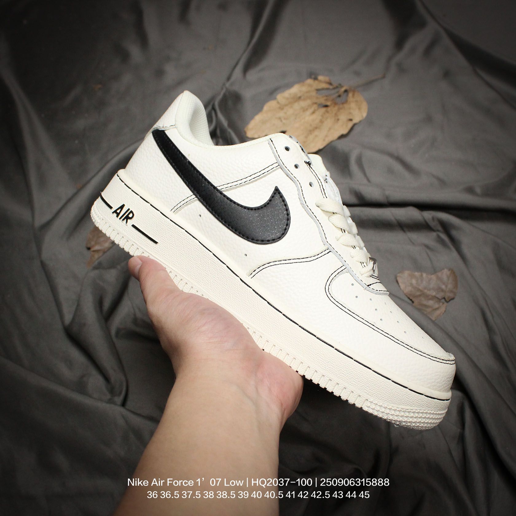 💰100
Nike/耐克 男女鞋真标半码制,升级原楦原纸版数据开发版型,采用硬质牛剖革鞋面材质,内置全掌Air Sole气垫❗官方新色,耐克Nike Air Force 1’07 Low"White/Navy空军一号经典低帮百搭休闲运动板鞋“皮革白藏蓝钩子 HQ2037-100
类型:男女鞋
码数:36 36.5 37.5 38 38.5 39 40 40.5 41 42 42.5 43 44 45
编码:250906315.888