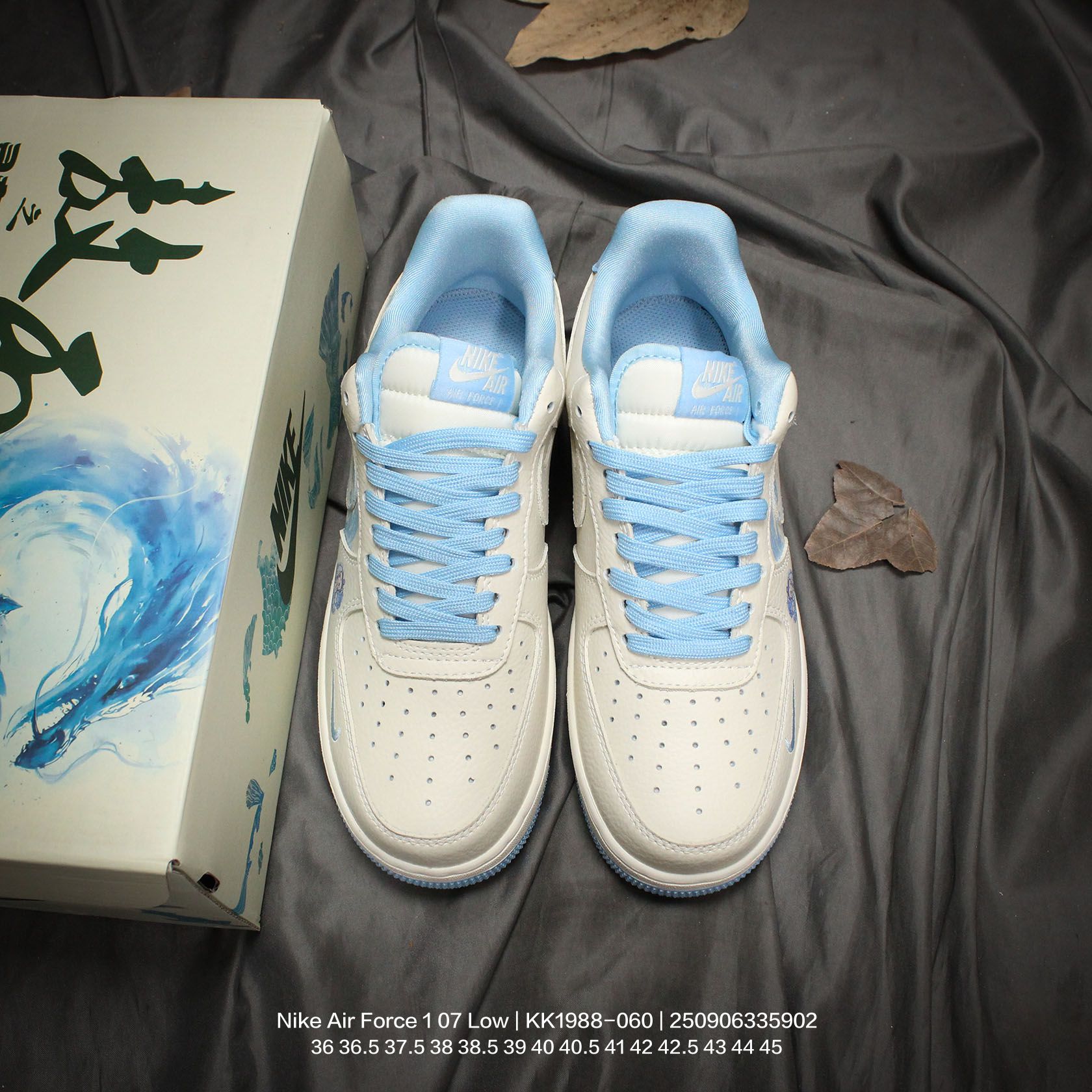 💰120
Nike/耐克 男女鞋真标半码制,原楦原纸版开发版型,采用软质荔枝纹牛剖皮革鞋面材质,内置全掌Air Sole气垫❗创意定制配色,定制联名奇幻动画电影《哪吒2》x Nike Air Force 1 07 Low"Ao Bing"空军一号经典低帮百搭休闲运动板鞋“米白蓝敖丙印花涂鸦 KK1988-060
类型:男女鞋
码数:36 36.5 37.5 38 38.5 39 40 40.5 41 42 42.5 43 44 45
编码:250906335.902