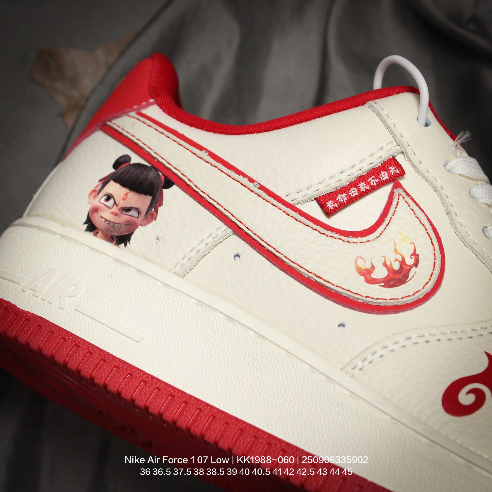 💰120
Nike/耐克 男女鞋真标半码制,原楦原纸版开发版型,采用软质荔枝纹牛剖皮革鞋面材质,内置全掌Air Sole气垫❗创意定制配色,定制联名奇幻动画电影《哪吒2》x Nike Air Force 1 07 Low"Ao Bing"空军一号经典低帮百搭休闲运动板鞋“米白蓝敖丙印花涂鸦 KK1988-060
类型:男女鞋
码数:36 36.5 37.5 38 38.5 39 40 40.5 41 42 42.5 43 44 45
编码:250906335.902