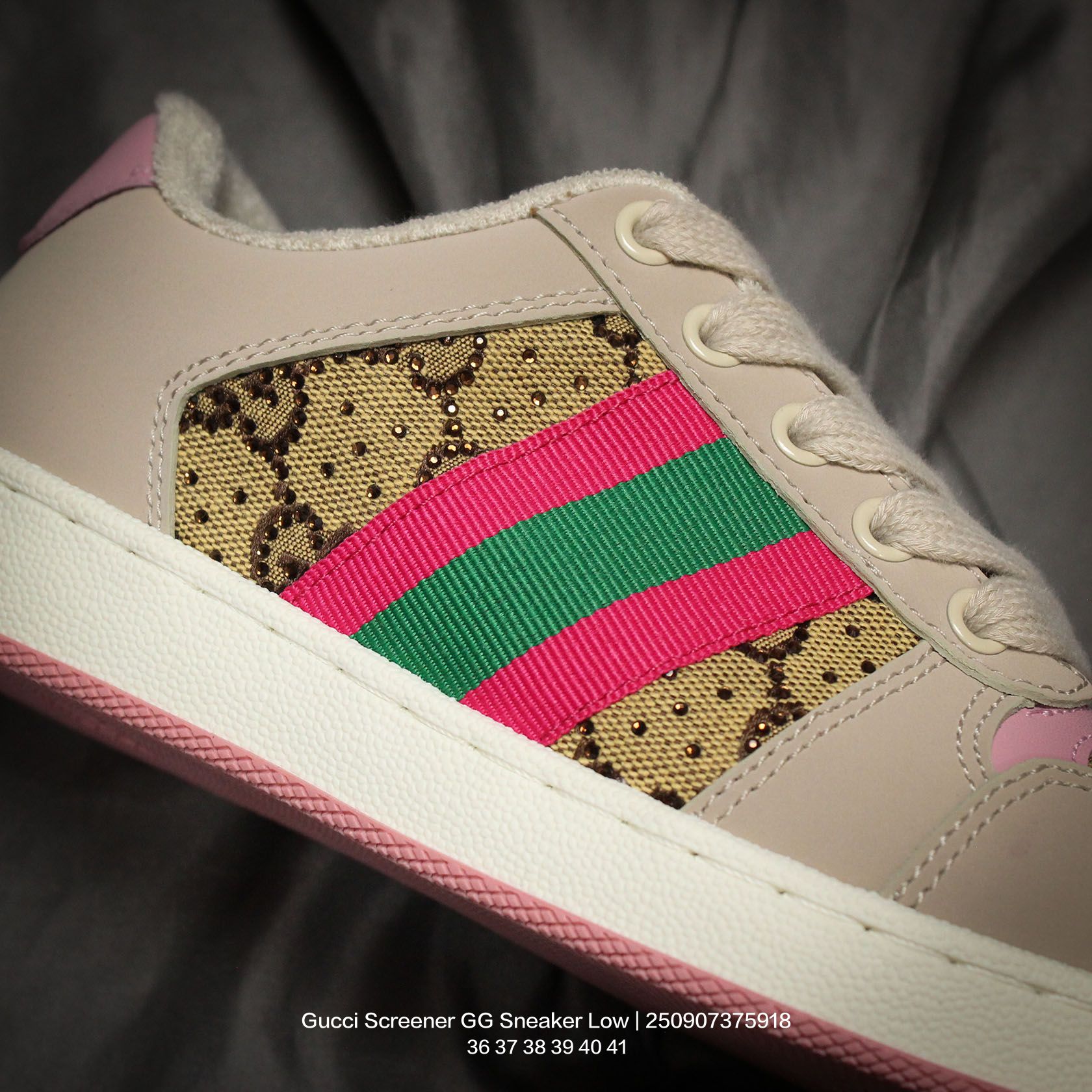 💰150
GUCCI/古驰 女鞋广东原产,升级全套专柜2022抹茶色配件及包装物,采用软感头层磨砂小牛皮及纯棉提花布鞋面材质,正确抓绒毛巾绒内里及硬质皮革灌塑PU乳胶脚垫,纯手工轻度做旧效果双层TPR组合鞋底,饰金属双G椭圆形珐琅细节❗️意大利时装奢饰品牌·古驰Gucci Screener GG Sneaker Low 经典原型系列复古百搭老爹做旧休闲板鞋
类型:女鞋
码数:36 37 38 39 40 41
编码:250907375.918