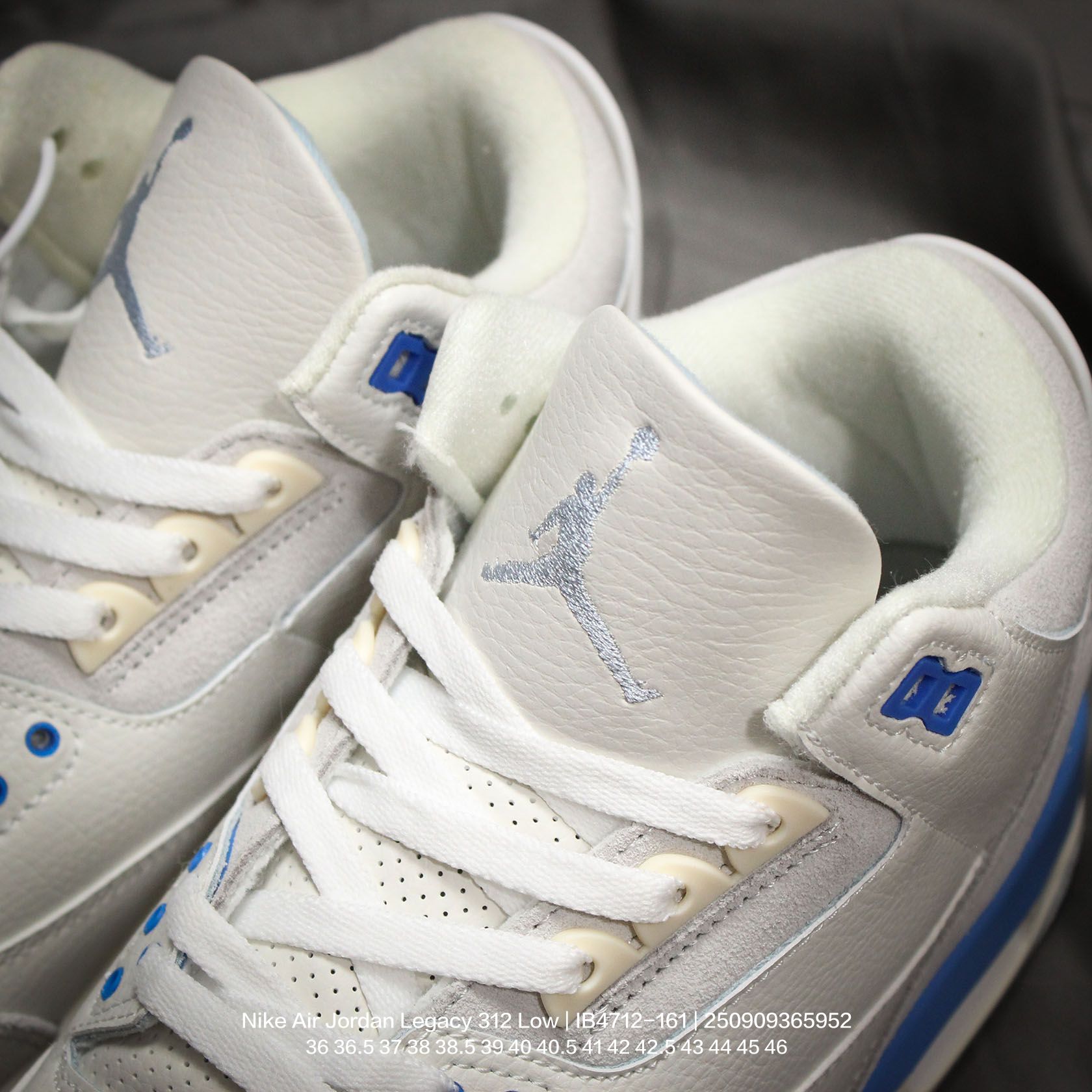 💰150
Jordan/乔丹 男女鞋半码制,原楦原纸版开发,采用硬质荔枝纹牛剖革组合爆裂纹饰片鞋面材质,中底PU内嵌开窗式Air缓震气垫,外置防滑耐磨橡胶大底❗️2025“蛇年”特别版,迎接农历新年!耐克Nike Air Jordan Legacy 312 Low"Year of the Snake"乔丹最强三合一混合版本低帮文化休闲运动篮球鞋“米白酒红金标蛇年 IB4712-161
类型:男女鞋
码数:36 36.5 37 38 38.5 39 40 40.5 41 42 42.5 43 44 45 46
编码:250909365.952