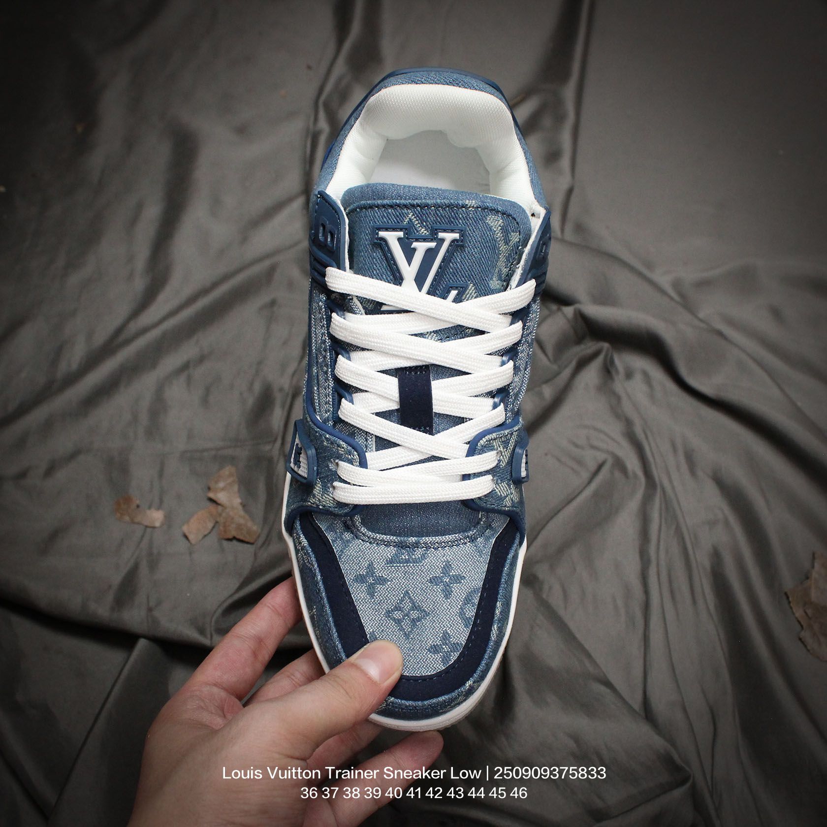 💰160
Louis Vuitton/路易威登 男女鞋配置厚实抽屉礼品鞋盒,采用荔枝纹纤维革组合粒面牛剖革鞋面材质,鞋垫嵌入软脚感EVA物料,外置TPR光泽隔色鞋底❗法国巴黎百年奢侈品牌LV路易威登Louis Vuitton Trainer Sneaker Low 运动系列低帮复古百搭休闲运动文化篮球板鞋“
类型:男女鞋
码数:36 37 38 39 40 41 42 43 44 45 46
编码:250909375.833