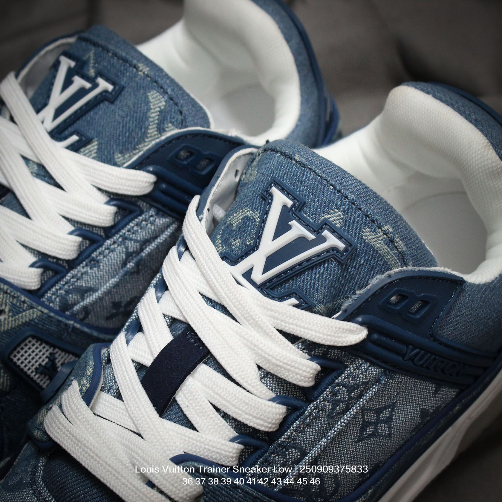 💰160
Louis Vuitton/路易威登 男女鞋配置厚实抽屉礼品鞋盒,采用荔枝纹纤维革组合粒面牛剖革鞋面材质,鞋垫嵌入软脚感EVA物料,外置TPR光泽隔色鞋底❗法国巴黎百年奢侈品牌LV路易威登Louis Vuitton Trainer Sneaker Low 运动系列低帮复古百搭休闲运动文化篮球板鞋“
类型:男女鞋
码数:36 37 38 39 40 41 42 43 44 45 46
编码:250909375.833