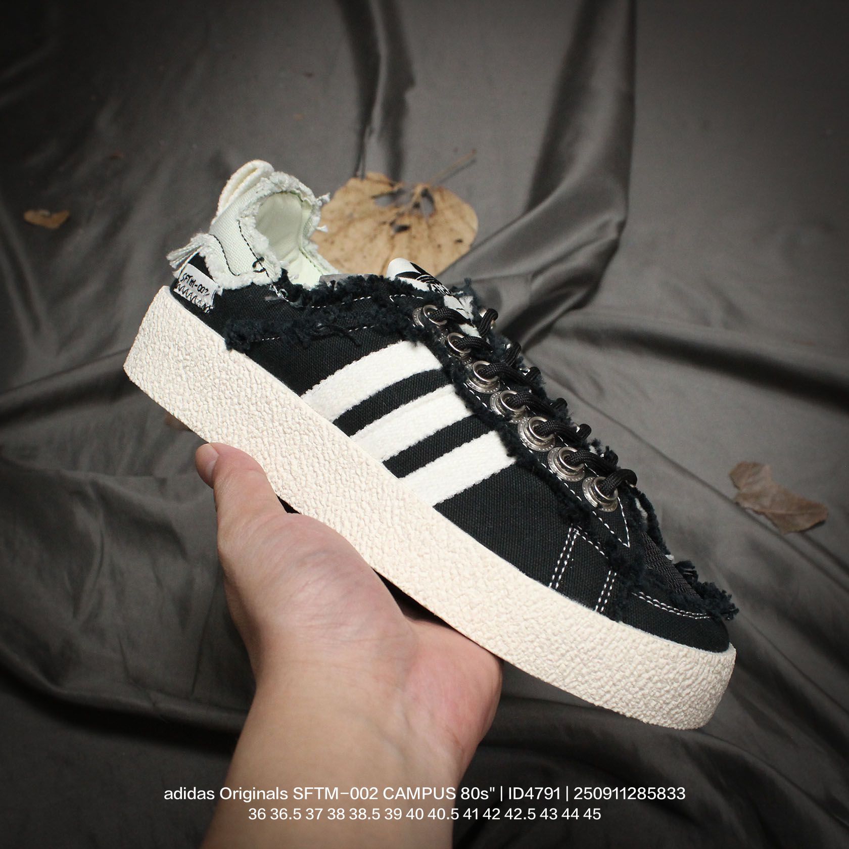 💰70
Adidas/阿迪达斯 男女鞋真标半码制，原楦开发版型，采用棉质帆布组合环保纤维革鞋面材质，原档案开发铝楦楦型，正确硫化组合鞋底 每次人气都不低!三叶草「复古新鞋」来了!澳洲时尚品牌/Song for the Mute x adidas Originals SFTM-002 CAMPUS 80s"Seasame"80s学院系列低帮休闲运动帆布硫化板鞋“联名帆布黑白绿鸳鸯 ID4791

类型：男女鞋
码数：36 36.5 37 38 38.5 39 40 40.5 41 42 42.5 43 44 45
编码：250911285.833