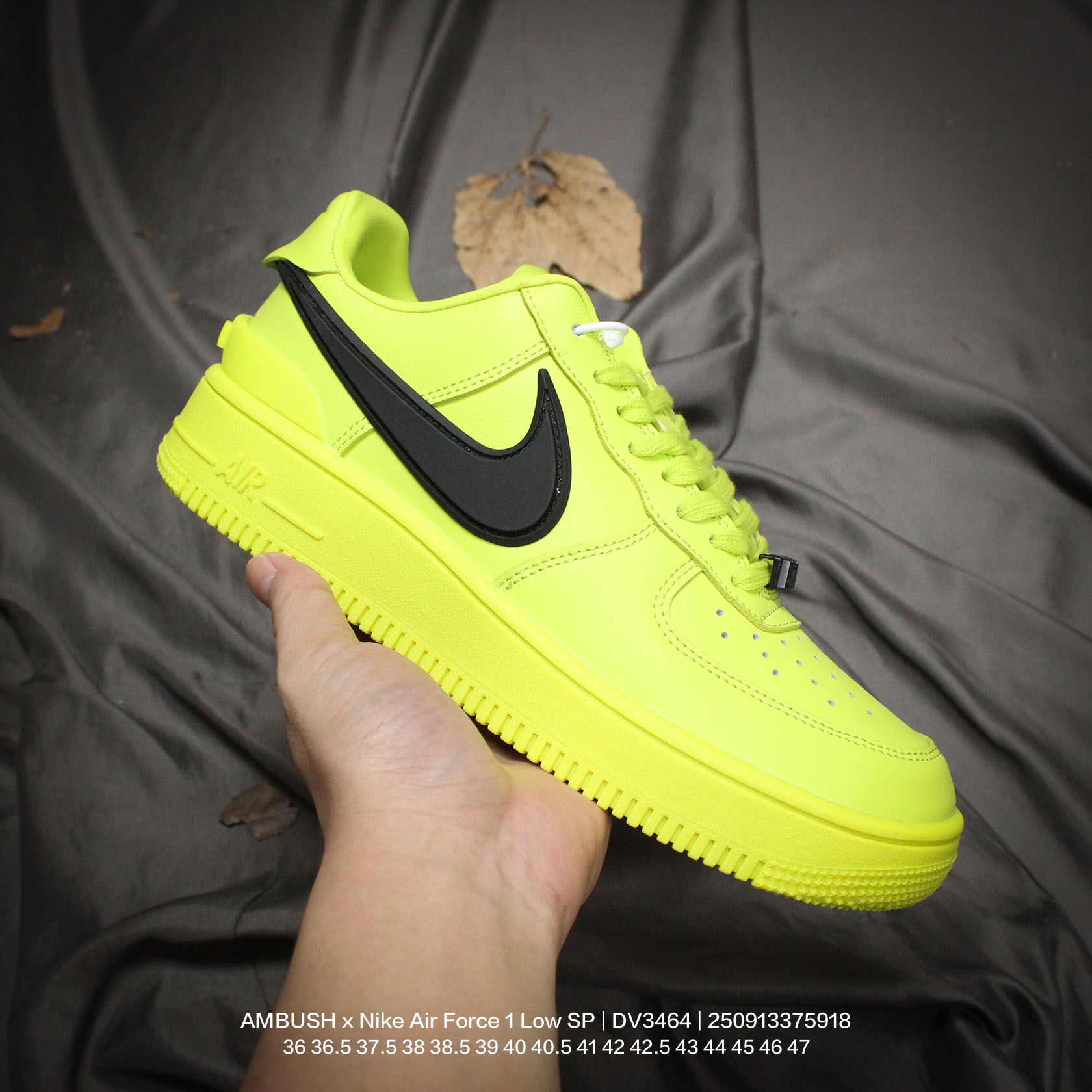 💰160
Nike/耐克 大空军大勾 男女鞋真标带半码,原楦原纸版数据开发版型,采用皮革鞋面材质,内里及脚垫猪皮贴附,缜密中底拉帮工艺,全新原数据开发加宽厚重橡胶大底❗重磅联名来了,再度携手韩裔美籍设计师Yoon Ahn主理时尚品牌AMBUSH x Nike Air Force 1 Low SP"Black/White"空军一号宽底版系列低帮百搭休闲运动板鞋“
DV3464
类型:男女鞋
码数:36 36.5 37.5 38 38.5 39 40 40.5 41 42 42.5 43 44 45 46 47
编码:250913375.918