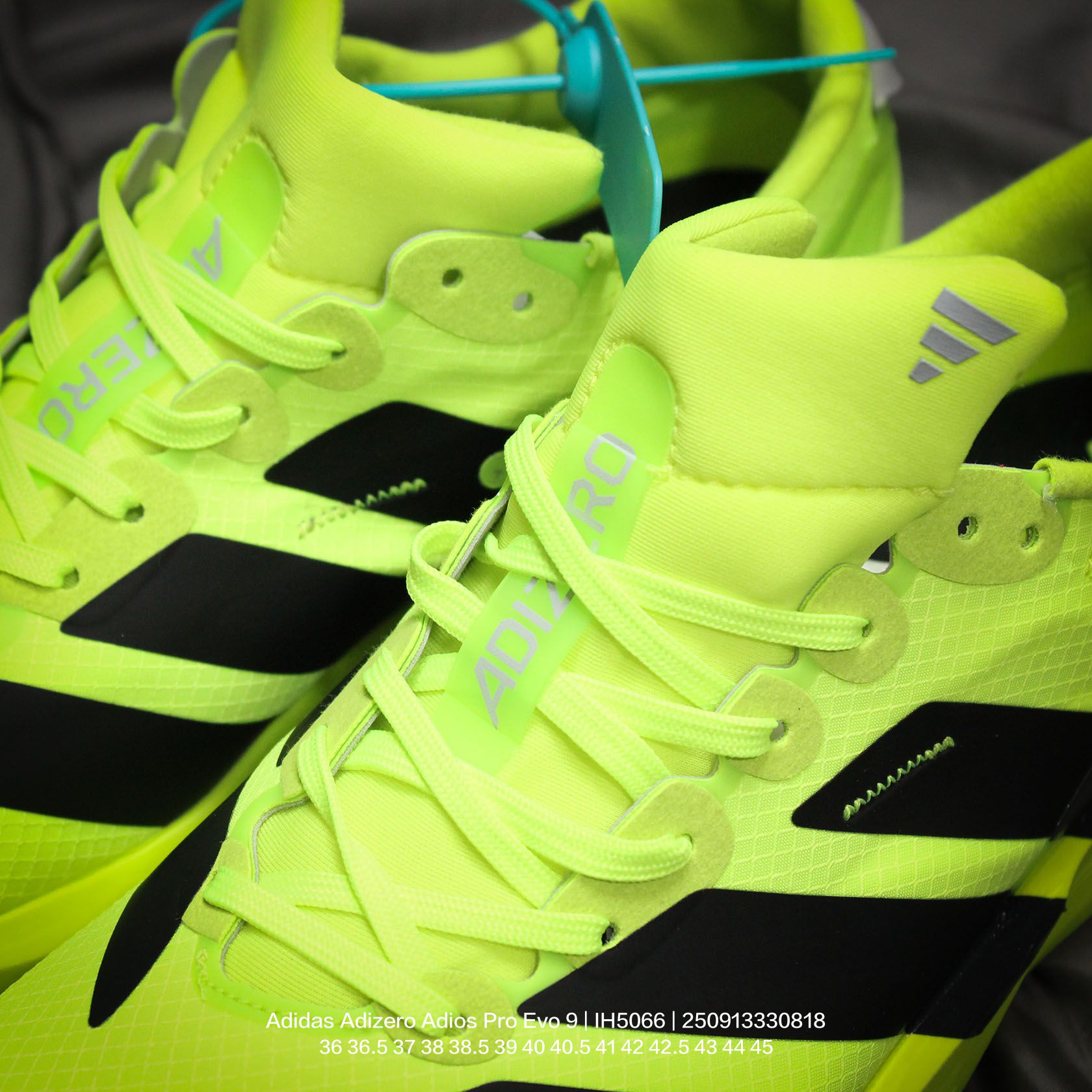 💰115
Adidas/阿迪达斯 男女鞋真标半码制,升级原楦原纸版开发,采用轻质单向弹性梭织鞋面材质,中底搭载Lightstrike高密度发泡+前掌单块Lightstrike Pro避震科技,外搭马牌橡胶橡胶防滑底片❗全新极简设计语言,阿迪达斯Adidas Adizero Adios Pro Evo 9"Triple White"零度平安进化版9系列低帮轻便透气竞速休闲运动慢跑鞋“ IH5066
类型:男女鞋
码数:36 36.5 37 38 38.5 39 40 40.5 41 42 42.5 43 44 45
编码:250913330.818