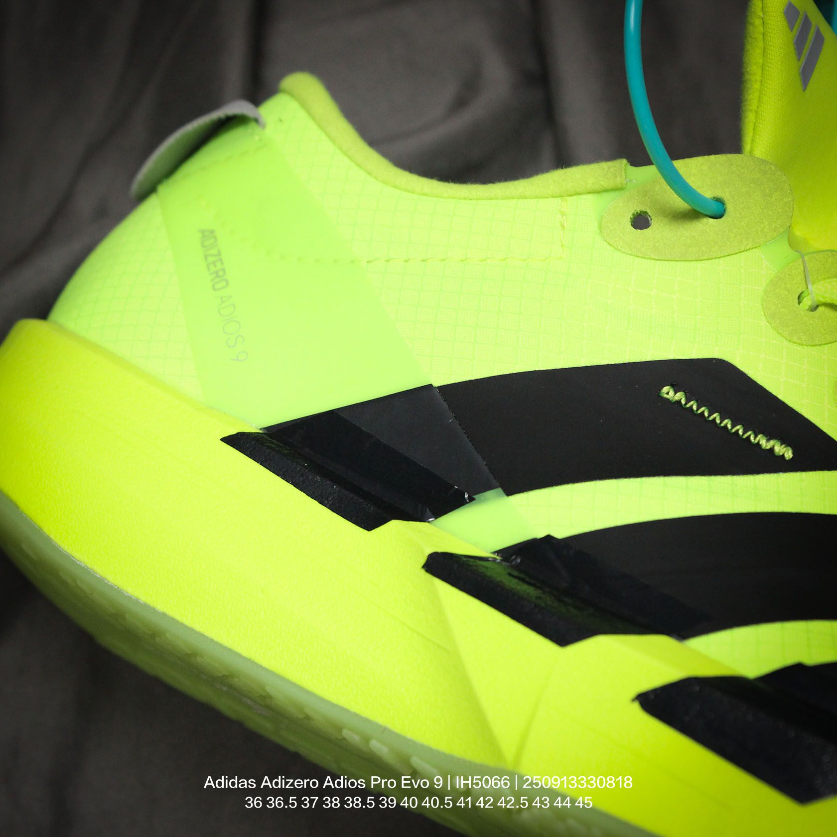 💰115
Adidas/阿迪达斯 男女鞋真标半码制,升级原楦原纸版开发,采用轻质单向弹性梭织鞋面材质,中底搭载Lightstrike高密度发泡+前掌单块Lightstrike Pro避震科技,外搭马牌橡胶橡胶防滑底片❗全新极简设计语言,阿迪达斯Adidas Adizero Adios Pro Evo 9"Triple White"零度平安进化版9系列低帮轻便透气竞速休闲运动慢跑鞋“ IH5066
类型:男女鞋
码数:36 36.5 37 38 38.5 39 40 40.5 41 42 42.5 43 44 45
编码:250913330.818