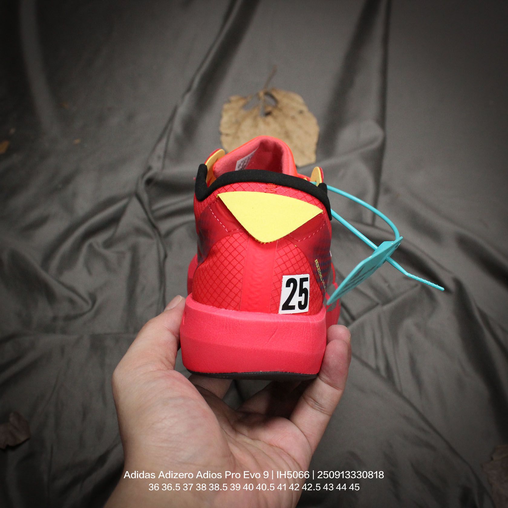 💰115
Adidas/阿迪达斯 男女鞋真标半码制,升级原楦原纸版开发,采用轻质单向弹性梭织鞋面材质,中底搭载Lightstrike高密度发泡+前掌单块Lightstrike Pro避震科技,外搭马牌橡胶橡胶防滑底片❗全新极简设计语言,阿迪达斯Adidas Adizero Adios Pro Evo 9"Triple White"零度平安进化版9系列低帮轻便透气竞速休闲运动慢跑鞋“ IH5066
类型:男女鞋
码数:36 36.5 37 38 38.5 39 40 40.5 41 42 42.5 43 44 45
编码:250913330.818