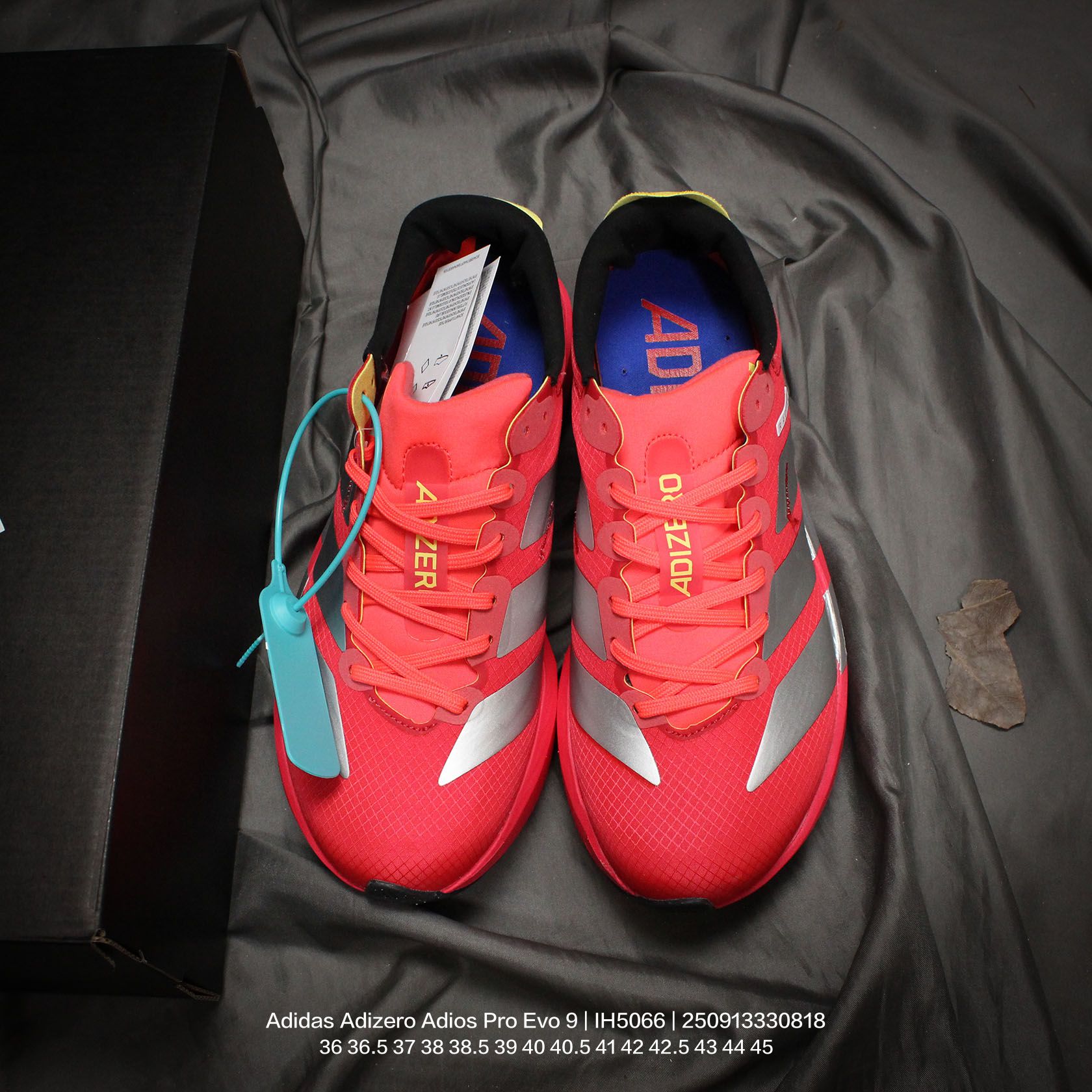 💰115
Adidas/阿迪达斯 男女鞋真标半码制,升级原楦原纸版开发,采用轻质单向弹性梭织鞋面材质,中底搭载Lightstrike高密度发泡+前掌单块Lightstrike Pro避震科技,外搭马牌橡胶橡胶防滑底片❗全新极简设计语言,阿迪达斯Adidas Adizero Adios Pro Evo 9"Triple White"零度平安进化版9系列低帮轻便透气竞速休闲运动慢跑鞋“ IH5066
类型:男女鞋
码数:36 36.5 37 38 38.5 39 40 40.5 41 42 42.5 43 44 45
编码:250913330.818