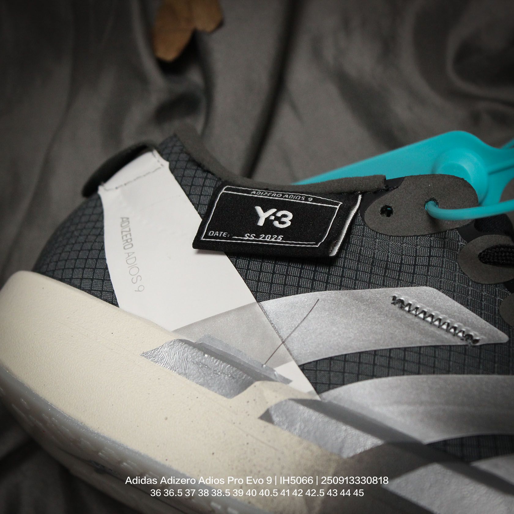 💰115
Adidas/阿迪达斯 男女鞋真标半码制,升级原楦原纸版开发,采用轻质单向弹性梭织鞋面材质,中底搭载Lightstrike高密度发泡+前掌单块Lightstrike Pro避震科技,外搭马牌橡胶橡胶防滑底片❗全新极简设计语言,阿迪达斯Adidas Adizero Adios Pro Evo 9"Triple White"零度平安进化版9系列低帮轻便透气竞速休闲运动慢跑鞋“ IH5066
类型:男女鞋
码数:36 36.5 37 38 38.5 39 40 40.5 41 42 42.5 43 44 45
编码:250913330.818