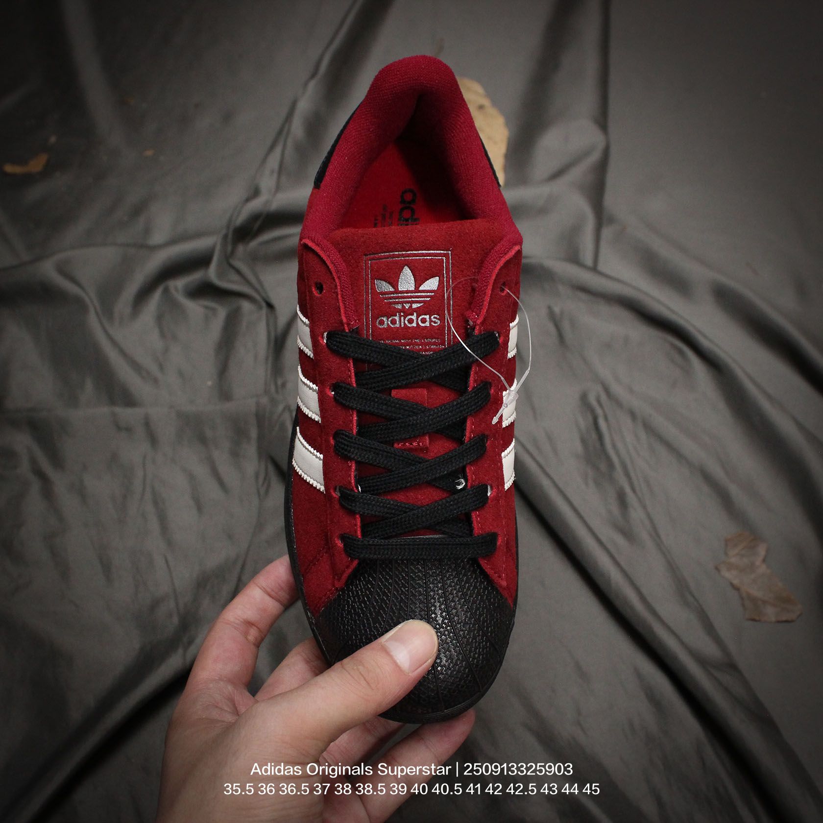 💰110
Adidas/阿迪达斯 升级原楦原纸版开发版型,采用粒面牛剖革鞋面材质,2020改良全包围鞋垫,正确2020版鞋底模具及扇贝头盖片❗阿迪达斯/三叶草Adidas Originals Superstar"Light Blue"经典贝壳头系列低帮百搭休闲运动板鞋“
类型:男女鞋
码数:35.5 36 36.5 37 38 38.5 39 40 40.5 41 42 42.5 43 44 45
编码:250913325.903