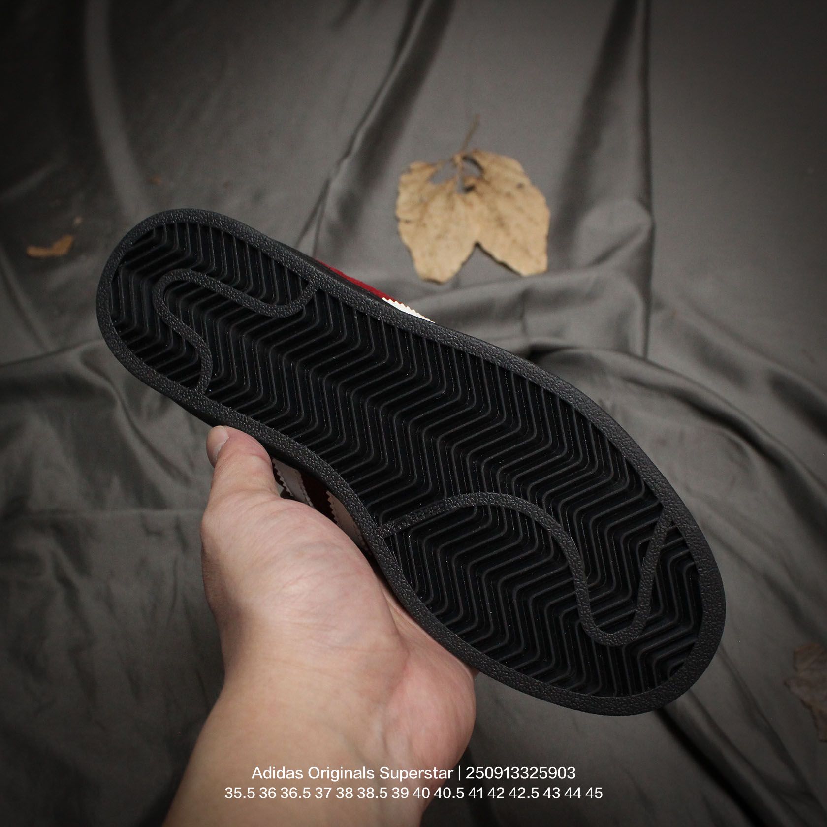 💰110
Adidas/阿迪达斯 升级原楦原纸版开发版型,采用粒面牛剖革鞋面材质,2020改良全包围鞋垫,正确2020版鞋底模具及扇贝头盖片❗阿迪达斯/三叶草Adidas Originals Superstar"Light Blue"经典贝壳头系列低帮百搭休闲运动板鞋“
类型:男女鞋
码数:35.5 36 36.5 37 38 38.5 39 40 40.5 41 42 42.5 43 44 45
编码:250913325.903