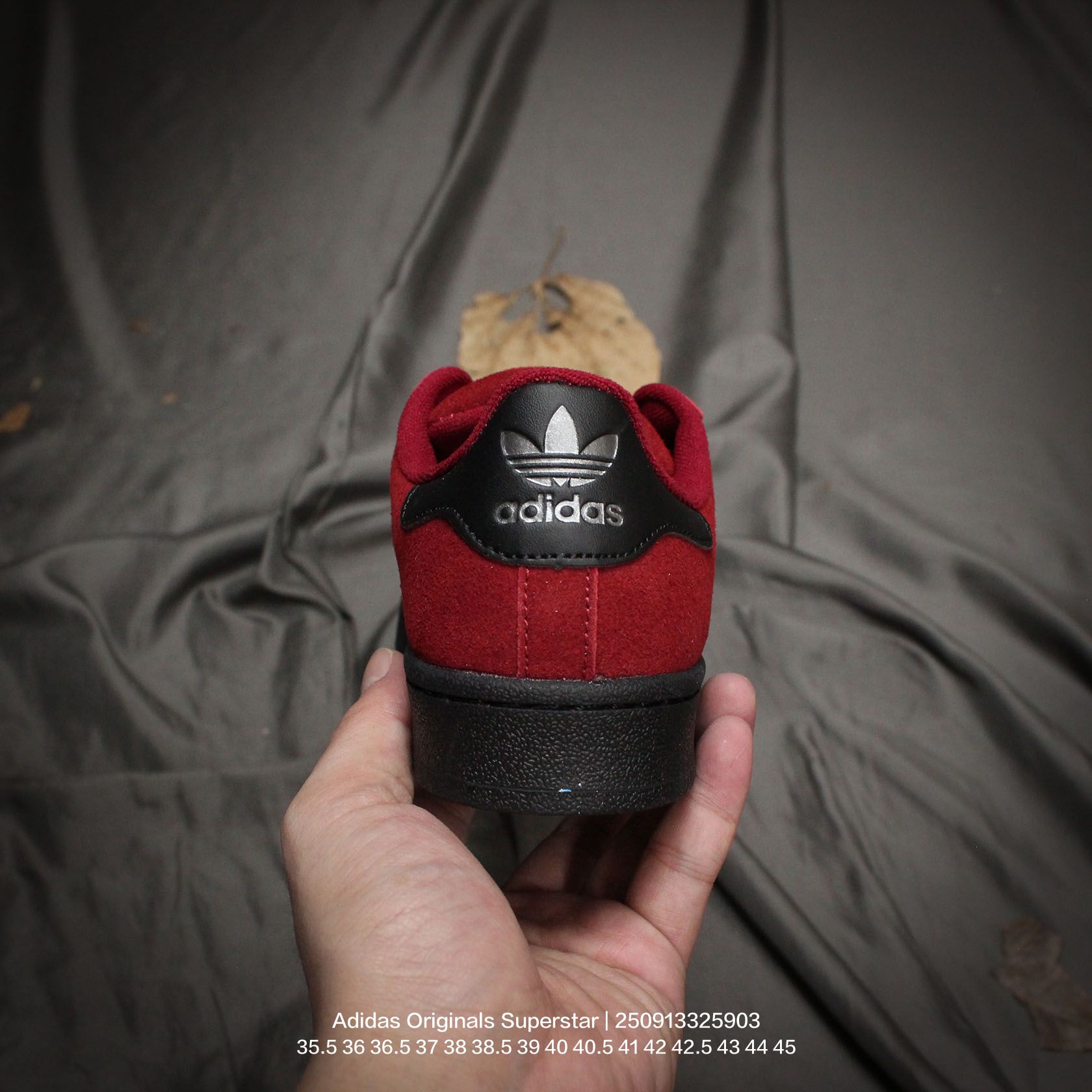 💰110
Adidas/阿迪达斯 升级原楦原纸版开发版型,采用粒面牛剖革鞋面材质,2020改良全包围鞋垫,正确2020版鞋底模具及扇贝头盖片❗阿迪达斯/三叶草Adidas Originals Superstar"Light Blue"经典贝壳头系列低帮百搭休闲运动板鞋“
类型:男女鞋
码数:35.5 36 36.5 37 38 38.5 39 40 40.5 41 42 42.5 43 44 45
编码:250913325.903