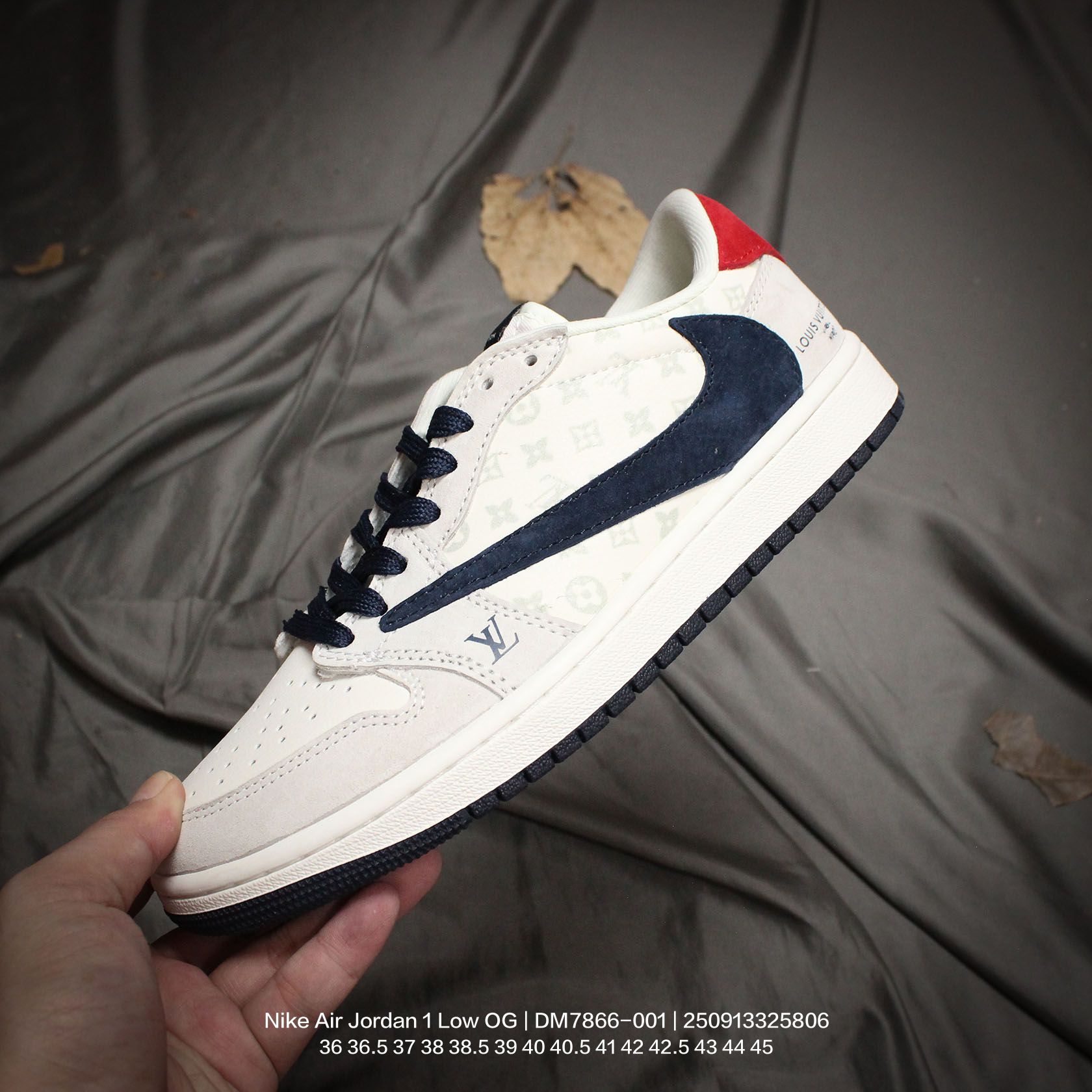 💰110
Jordan/乔丹 男女鞋真标半码制,原档案原数据开发纸版,采用磨砂皮革组合翻毛皮鞋面材质,中底注胶孔及缜密中底拉帮工艺,内置气垫及耐磨橡胶大底❗“倒钩 5.0”这个细节不一般,再度联乘当红嘻哈歌手特拉维斯·斯科特Travis Scott x Nike Air Jordan 1 Low OG SP"Black/Phantom"AJ1乔丹一代经典低帮文化百搭休闲运动篮球鞋“ DM7866-001
类型:男女鞋
码数:36 36.5 37 38 38.5 39 40 40.5 41 42 42.5 43 44 45
编码:250913325.806