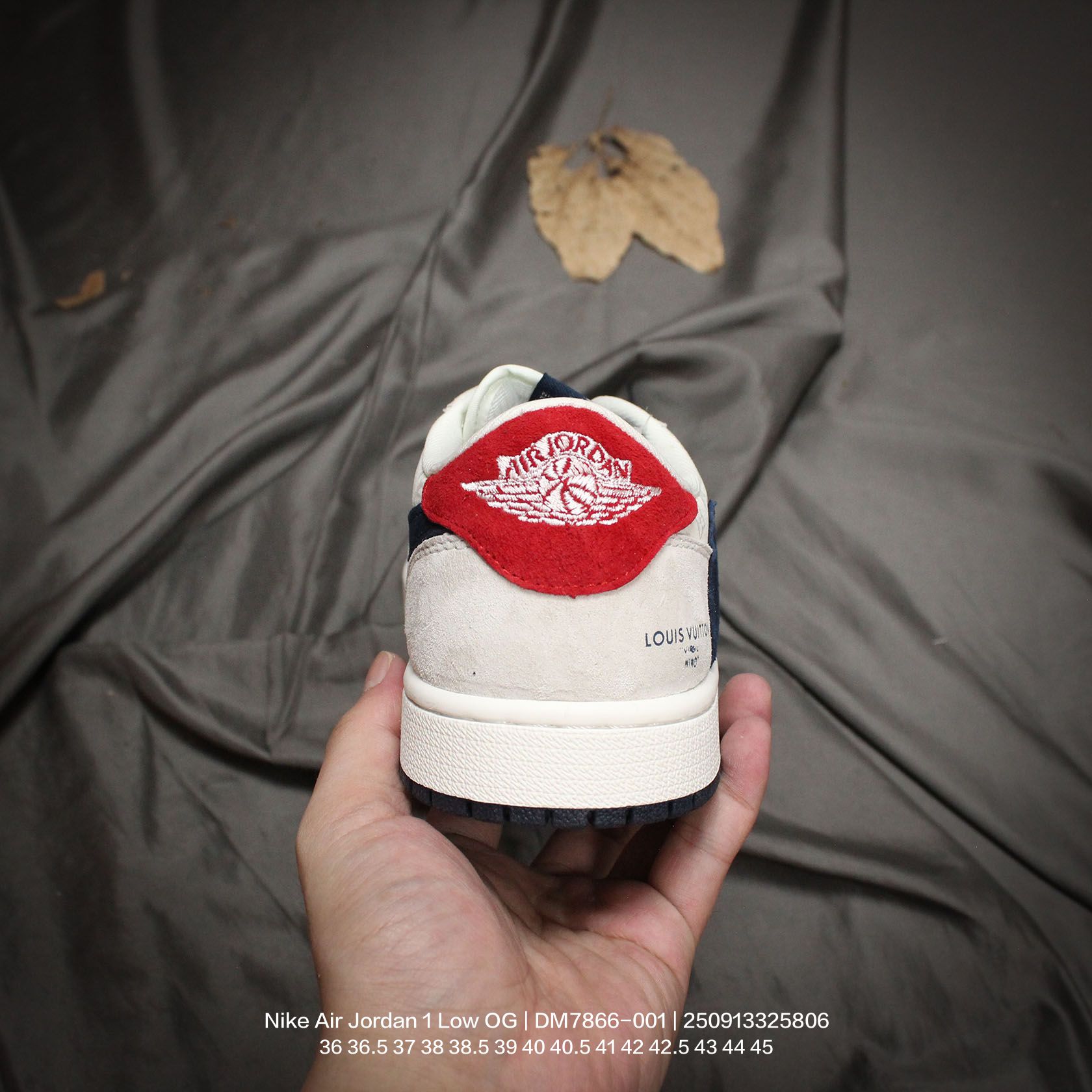 💰110
Jordan/乔丹 男女鞋真标半码制,原档案原数据开发纸版,采用磨砂皮革组合翻毛皮鞋面材质,中底注胶孔及缜密中底拉帮工艺,内置气垫及耐磨橡胶大底❗“倒钩 5.0”这个细节不一般,再度联乘当红嘻哈歌手特拉维斯·斯科特Travis Scott x Nike Air Jordan 1 Low OG SP"Black/Phantom"AJ1乔丹一代经典低帮文化百搭休闲运动篮球鞋“ DM7866-001
类型:男女鞋
码数:36 36.5 37 38 38.5 39 40 40.5 41 42 42.5 43 44 45
编码:250913325.806