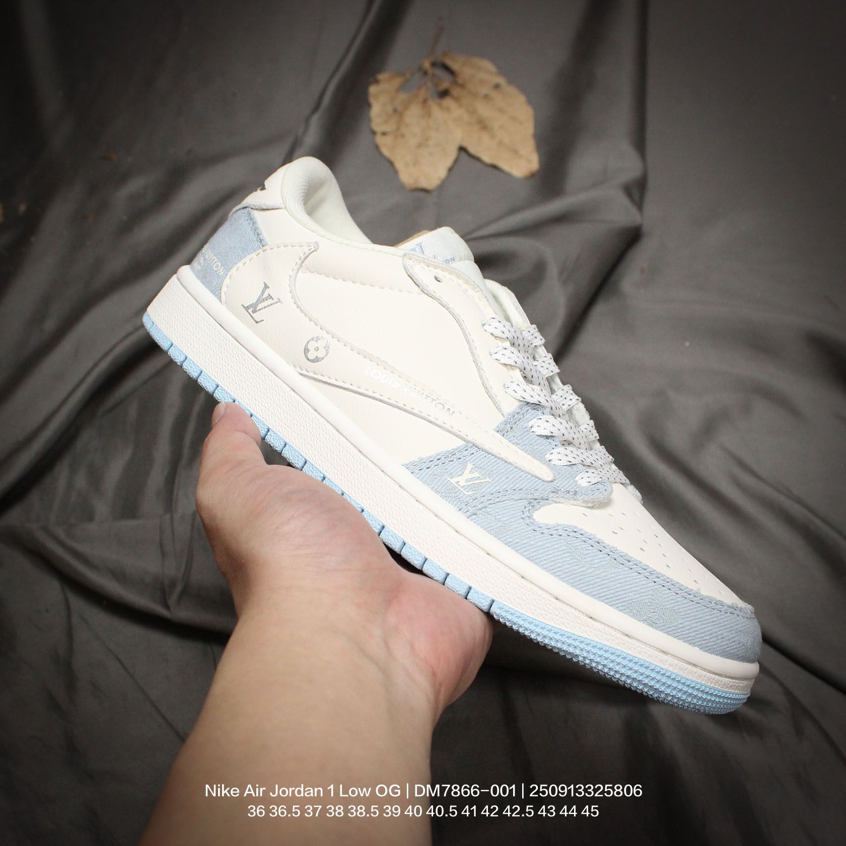 💰110
Jordan/乔丹 男女鞋真标半码制,原档案原数据开发纸版,采用磨砂皮革组合翻毛皮鞋面材质,中底注胶孔及缜密中底拉帮工艺,内置气垫及耐磨橡胶大底❗“倒钩 5.0”这个细节不一般,再度联乘当红嘻哈歌手特拉维斯·斯科特Travis Scott x Nike Air Jordan 1 Low OG SP"Black/Phantom"AJ1乔丹一代经典低帮文化百搭休闲运动篮球鞋“ DM7866-001
类型:男女鞋
码数:36 36.5 37 38 38.5 39 40 40.5 41 42 42.5 43 44 45
编码:250913325.806