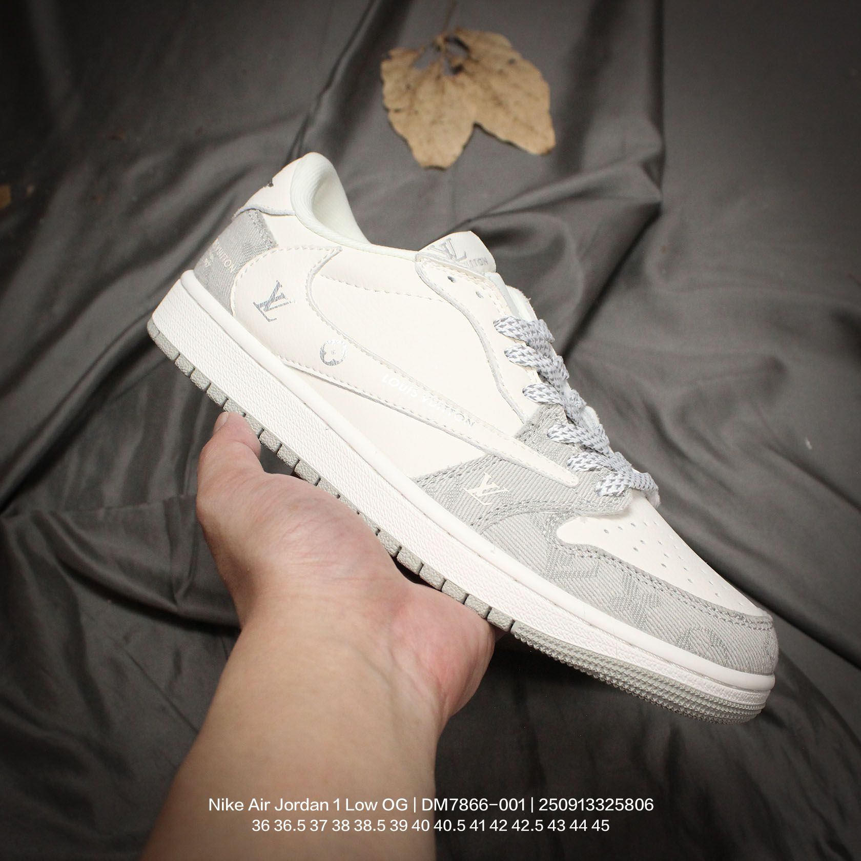 💰110
Jordan/乔丹 男女鞋真标半码制,原档案原数据开发纸版,采用磨砂皮革组合翻毛皮鞋面材质,中底注胶孔及缜密中底拉帮工艺,内置气垫及耐磨橡胶大底❗“倒钩 5.0”这个细节不一般,再度联乘当红嘻哈歌手特拉维斯·斯科特Travis Scott x Nike Air Jordan 1 Low OG SP"Black/Phantom"AJ1乔丹一代经典低帮文化百搭休闲运动篮球鞋“ DM7866-001
类型:男女鞋
码数:36 36.5 37 38 38.5 39 40 40.5 41 42 42.5 43 44 45
编码:250913325.806