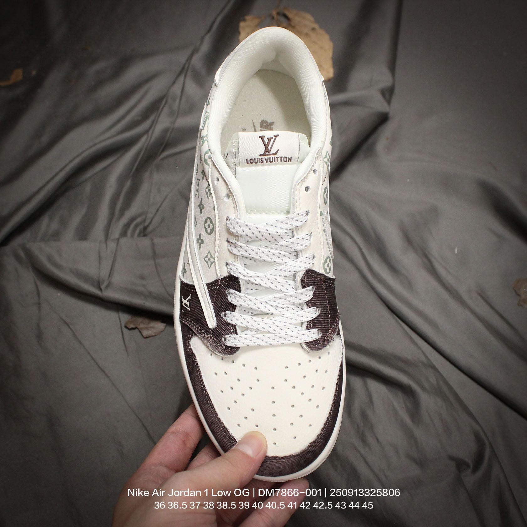 💰110
Jordan/乔丹 男女鞋真标半码制,原档案原数据开发纸版,采用磨砂皮革组合翻毛皮鞋面材质,中底注胶孔及缜密中底拉帮工艺,内置气垫及耐磨橡胶大底❗“倒钩 5.0”这个细节不一般,再度联乘当红嘻哈歌手特拉维斯·斯科特Travis Scott x Nike Air Jordan 1 Low OG SP"Black/Phantom"AJ1乔丹一代经典低帮文化百搭休闲运动篮球鞋“ DM7866-001
类型:男女鞋
码数:36 36.5 37 38 38.5 39 40 40.5 41 42 42.5 43 44 45
编码:250913325.806