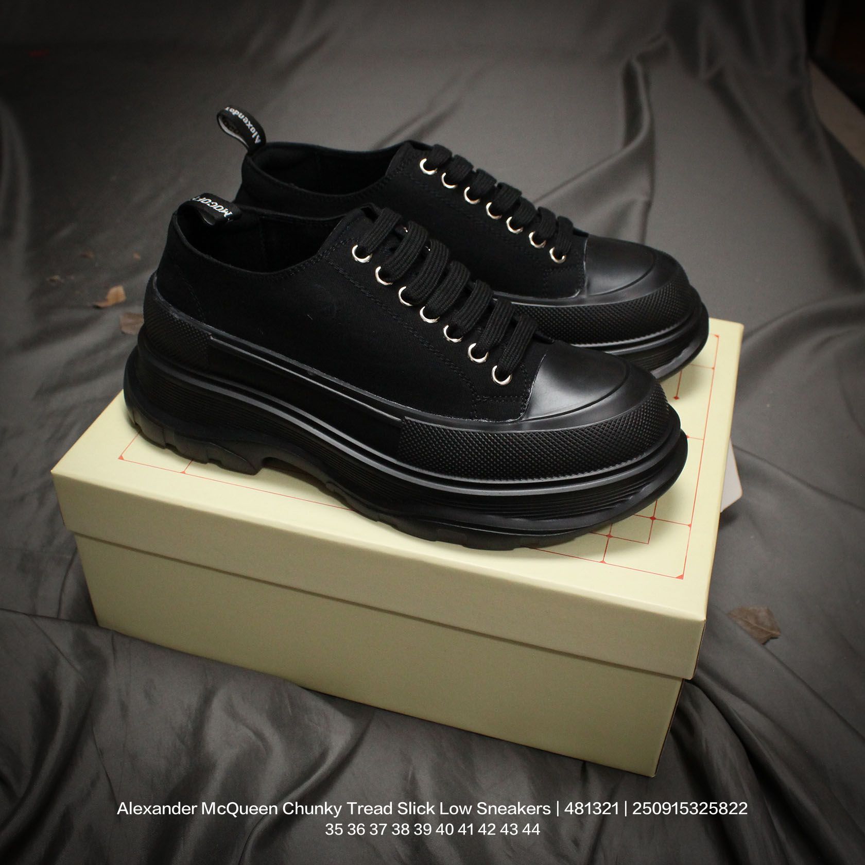 🈴💰110
Alexander McQueen/亚历山大麦昆 采用进口全工艺耐磨帆布鞋面材质,内里小羊皮革贴附,鞋底贴合超软羊皮及乳胶PU缓震鞋垫,同源一致防锈处理五金鸡眼鞋带孔,原数据开发TPR三层组合鞋底模,光泽立体质感,明显增高4.0cm效果❗意大利高奢品牌亚历山大·麦昆Alexander McQueen Chunky Tread Slick Low Sneakers 胎纹面光泽底系列低帮老爹厚底松糕系带帆布休闲运动鞋 481321
类型:男女鞋
码数:35 36 37 38 39 40 41 42 43 44
编码:250915325.822