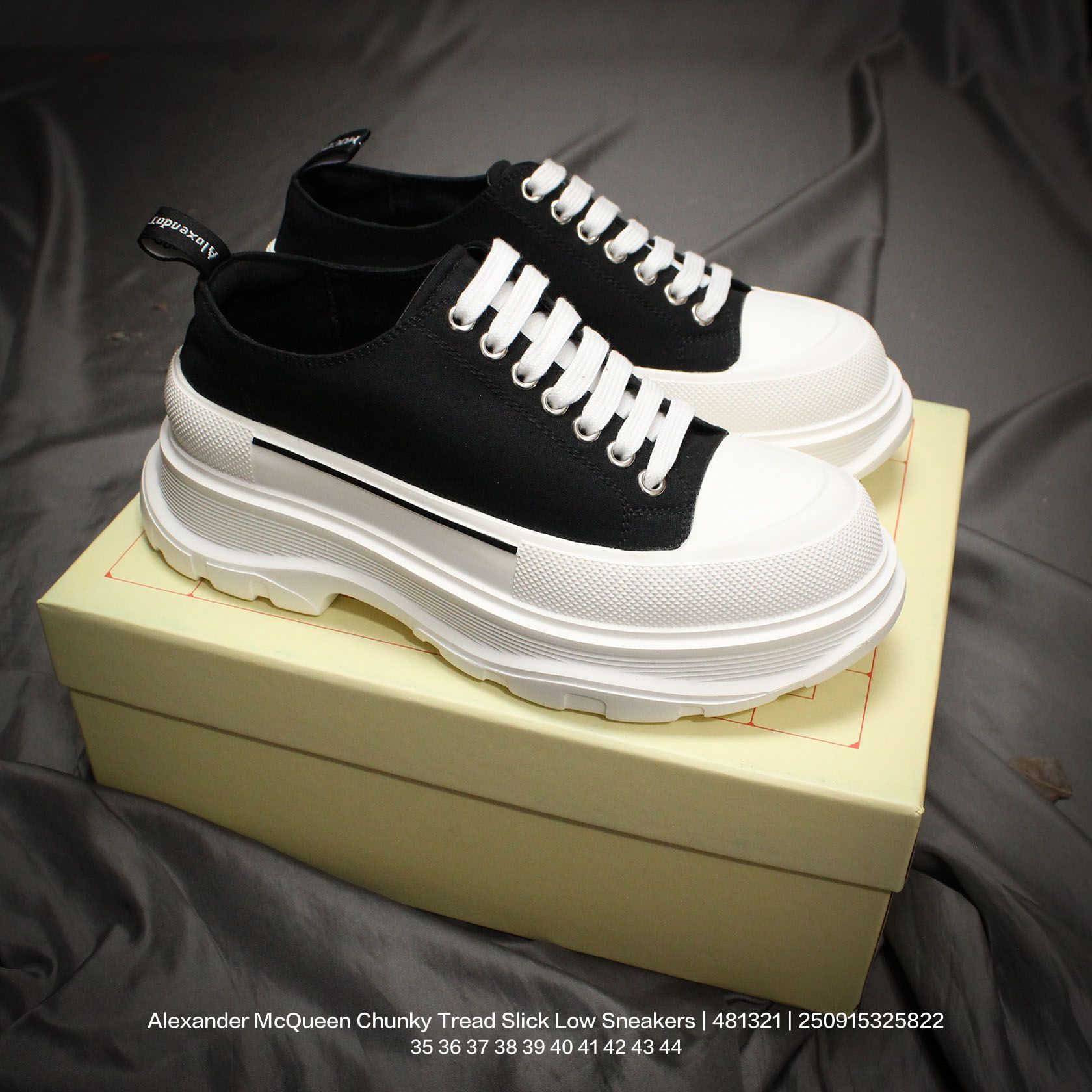 🈴💰110
Alexander McQueen/亚历山大麦昆 采用进口全工艺耐磨帆布鞋面材质,内里小羊皮革贴附,鞋底贴合超软羊皮及乳胶PU缓震鞋垫,同源一致防锈处理五金鸡眼鞋带孔,原数据开发TPR三层组合鞋底模,光泽立体质感,明显增高4.0cm效果❗意大利高奢品牌亚历山大·麦昆Alexander McQueen Chunky Tread Slick Low Sneakers 胎纹面光泽底系列低帮老爹厚底松糕系带帆布休闲运动鞋 481321
类型:男女鞋
码数:35 36 37 38 39 40 41 42 43 44
编码:250915325.822