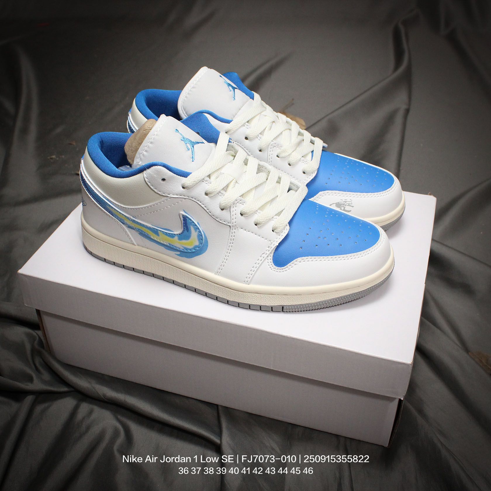 🈴💰140
Jordan/乔丹  男女鞋真标半码制，原楦原档案数据开发，采用软质牛剖革组合荔枝纹头层皮鞋面材质，鞋垫嵌入缓震EVA物料及缜密拉帮中底布，外置耐磨橡胶隔色大底❗火焰Swoosh设计,AJ1又整新活了！耐克Nike Air Jordan 1 Low SE"Just Skate"AJ1乔丹一代低帮经典复古文化休闲运动篮球鞋“黑灰红黄火焰 FJ7073-010

类型：男女鞋
码数：36 37 38 39 40 41 42 43 44 45 46
编码：250915355.822