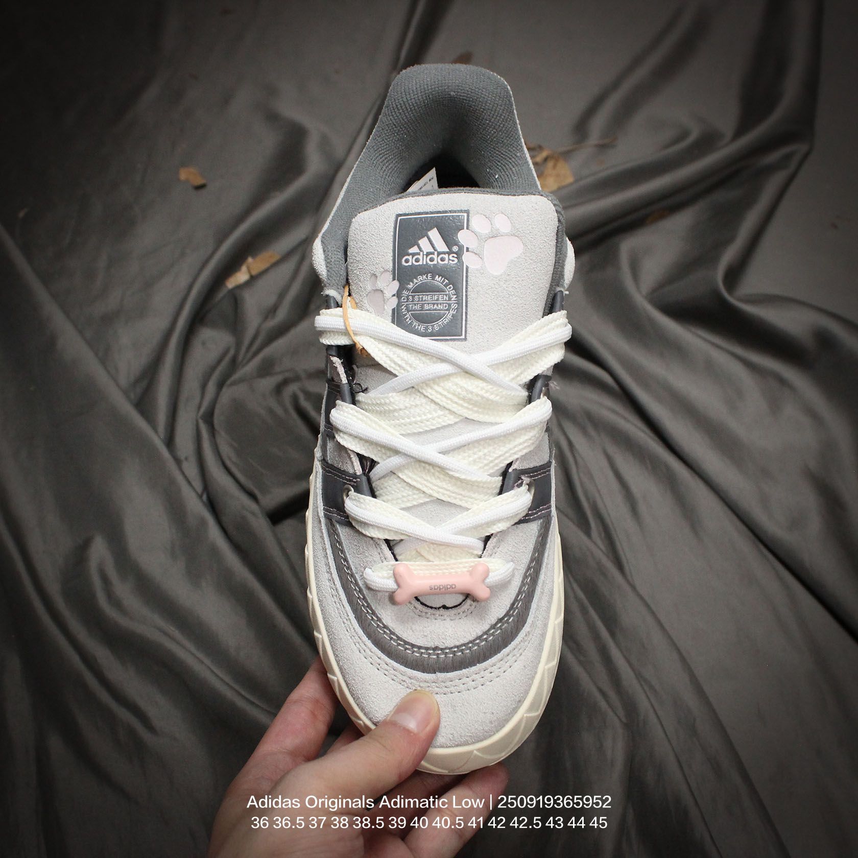 💰150
Adidas/阿迪达斯 原装档案原数据纸版楦型,采用硬质牛剖革鞋面材质,原数据开发橡胶隔色大底❗超火的阿迪达斯「鲨鱼面包鞋」新联名开启,中底造型有点酷!阿迪达斯Adidas Originals Adimatic Low"HOMMAGE"马蒂奇系列低帮复古鲨鱼面包休闲运动休闲滑板板鞋
类型:男女鞋
码数:36 36.5 37 38 38.5 39 40 40.5 41 42 42.5 43 44 45
编码:250919365.952