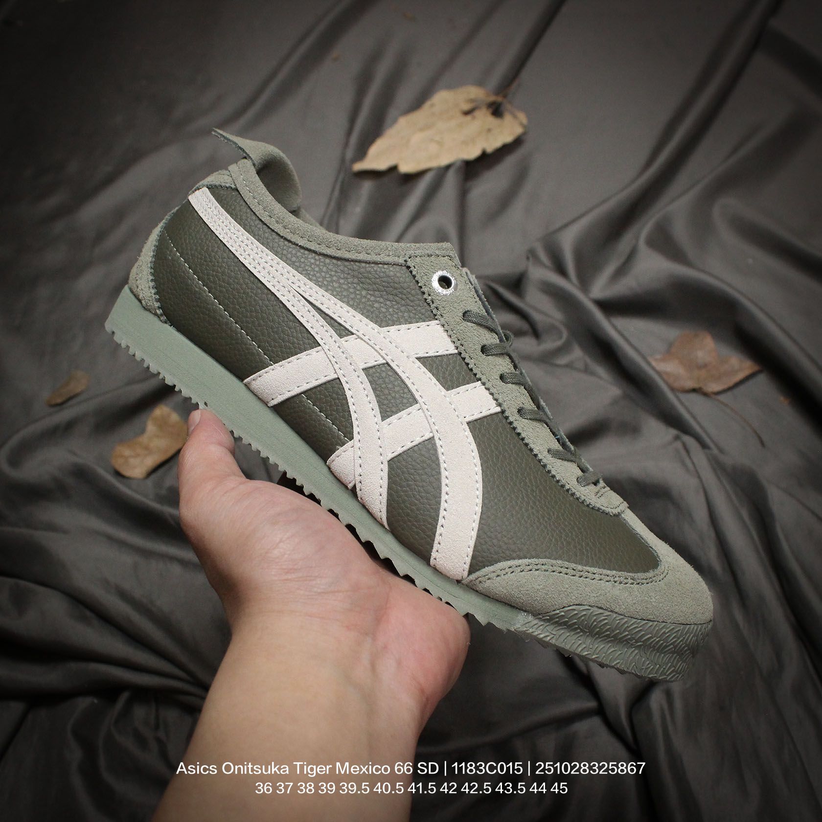 💰110
Asics/亚瑟士 男女鞋半码制，原楦原纸版开发，采用软质粒面牛剖革组合翻毛皮饰条鞋面材质，内嵌OrthoLite(欧索莱)透气吸汗鞋垫贴，搭载定型中底纸板及钢印效果，外置环保切片组合RB防滑耐磨橡胶外底❗️升级演绎融合经典，日产经典老牌-鬼塚虎/Onitsuka Tiger Mexico 66 SD 墨西哥升级版系列低帮复古经典虎爪百搭休闲皮革慢跑鞋 1183C015

类型：男女鞋
码数：36 37 38 39 39.5 40.5 41.5 42 42.5 43.5 44 45
编码：251028325.867