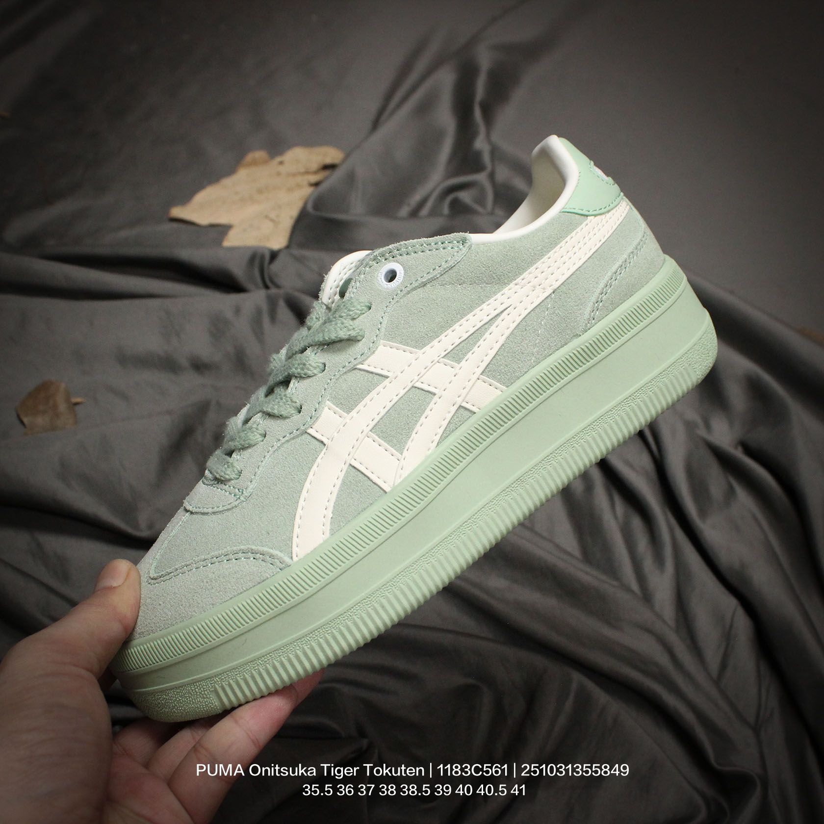 💰140
亚瑟士 男女鞋真标半码制,升级原楦原纸版开发,采用荔枝纹牛剖革鞋面材质,外置耐磨耐弯折RB大底❗️鬼塚虎新款德训鞋!鬼塚虎新款德训鞋!日产经典老牌-鬼塚虎/Onitsuka Tiger Tokuten 得分系列低帮厚底复古德训风休闲运动板鞋 1183C561
类型:男女鞋
码数: 35.5 36 37 38 38.5 39 40 40.5 41
编码:251031355.849