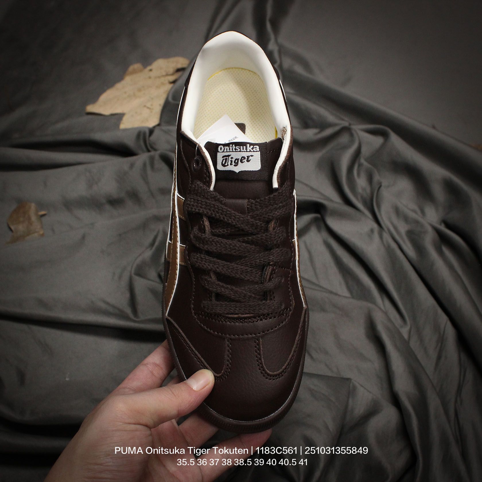 💰140
亚瑟士 男女鞋真标半码制,升级原楦原纸版开发,采用荔枝纹牛剖革鞋面材质,外置耐磨耐弯折RB大底❗️鬼塚虎新款德训鞋!鬼塚虎新款德训鞋!日产经典老牌-鬼塚虎/Onitsuka Tiger Tokuten 得分系列低帮厚底复古德训风休闲运动板鞋 1183C561
类型:男女鞋
码数: 35.5 36 37 38 38.5 39 40 40.5 41
编码:251031355.849