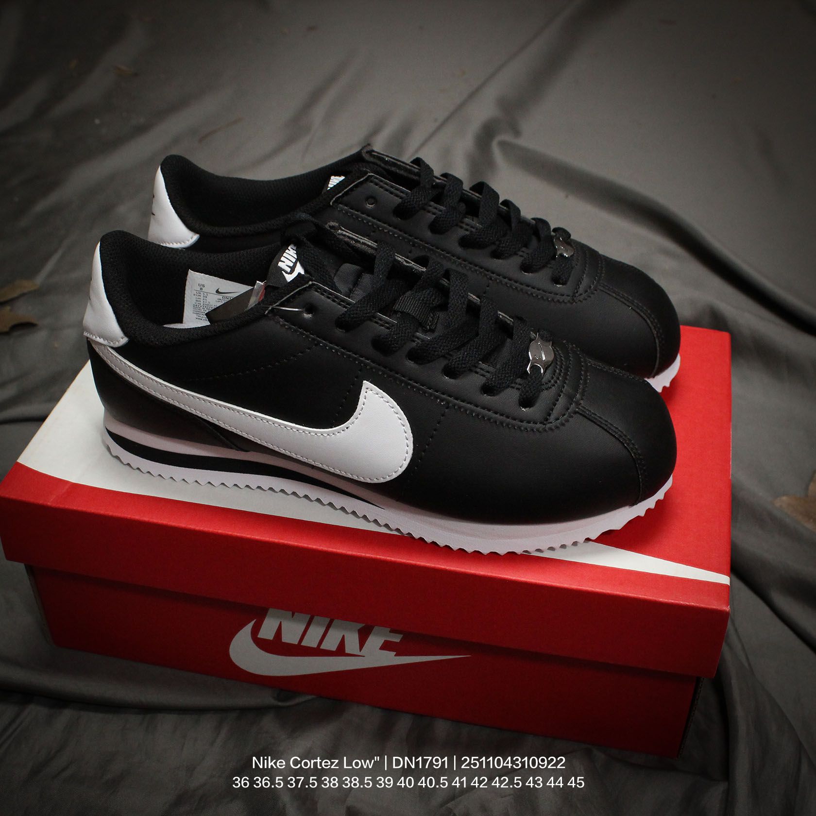 供货价:120💰高瑞莆田鞋👟星选安福优品,得物APP同步款,顺丰包邮得物1:1面单,下单赠送精美礼品🎁
Nike/耐克 男女鞋真标半码制，采用纤维牛剖革组合反绒革鞋面材质，双层EVA切片组合高密度发泡防滑外底❗️复古回归,初代跑鞋！耐克Nike Cortez Low"Sail Gorge Green"阿甘初代系列低帮复古休闲运动慢跑鞋 DN1791

类型：男女鞋
码数：36 36.5 37.5 38 38.5 39 40 40.5 41 42 42.5 43 44 45
编码：251104310.922