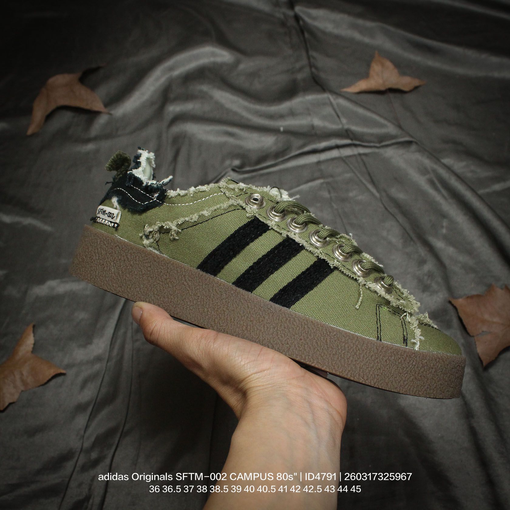 Adidas/阿迪达斯 男女鞋真标半码制,原楦开发版型,采用棉质帆布组合环保纤维革鞋面材质,原档案开发铝楦楦型,正确硫化组合鞋底 每次人气都不低!三叶草「复古新鞋」来了!澳洲时尚品牌/Song for the Mute x adidas Originals SFTM-002 CAMPUS 80s"Seasame"80s学院系列低帮休闲运动帆布硫化板鞋“联名帆布黑白绿鸳鸯 ID4791 类型:男女鞋 编码:260317325.967