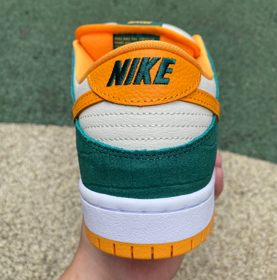 Dunk白绿橙low s2纯原版‼️
尺码：40.5-47，没42.5特价😇
纯原版⚡️ Nike SB