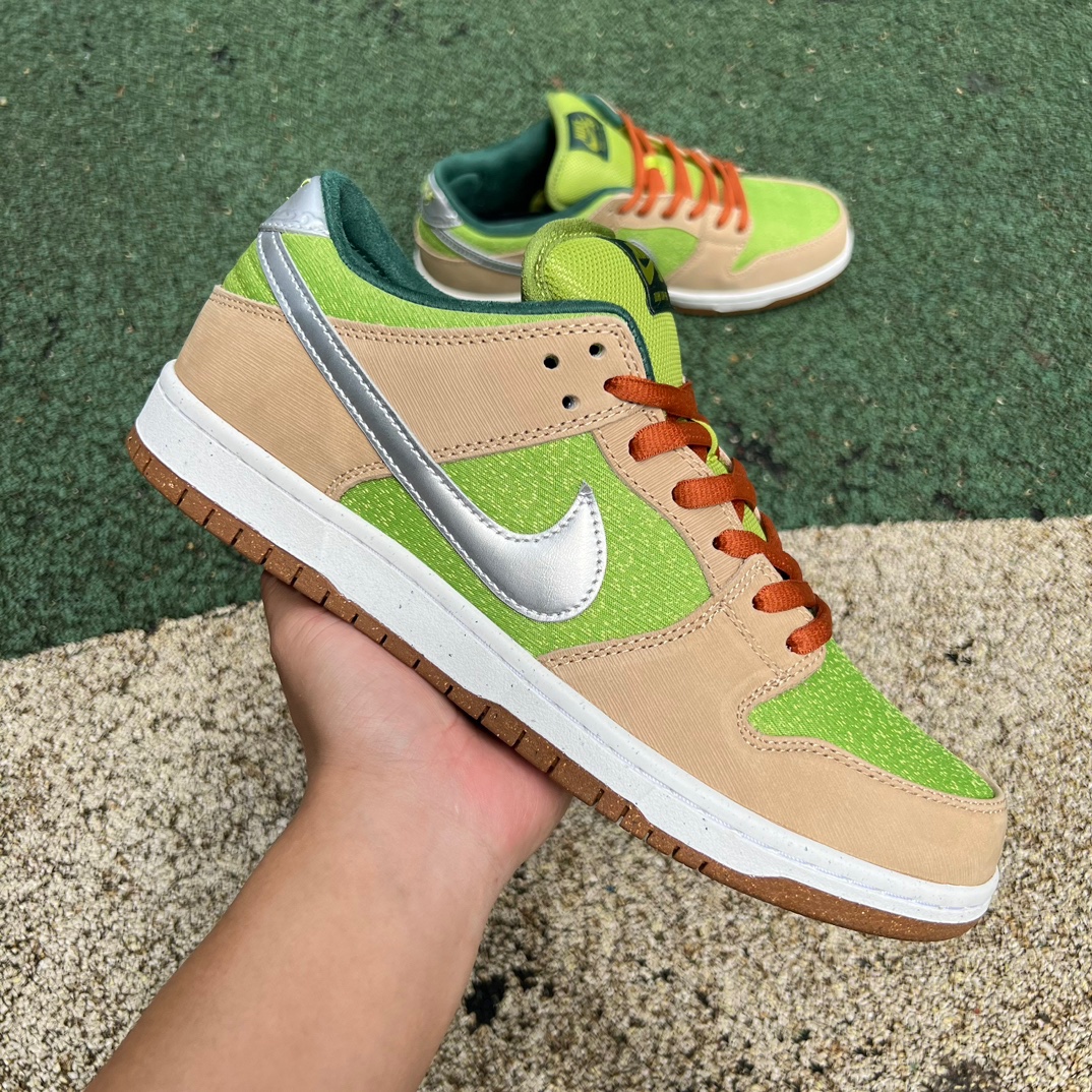 Dunk棕绿 s2纯原版‼️
尺码：36-47 特价😇
Nike Dunk SB Low Dinner 